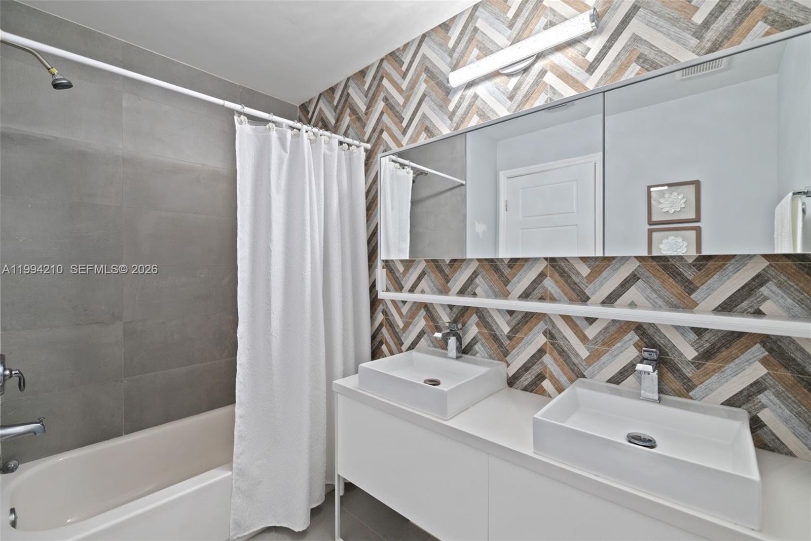 REVISED PLAT OF CANAL GRO - Residential