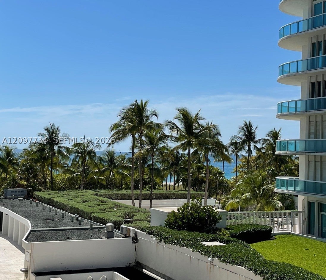 10155 Collins Ave 305