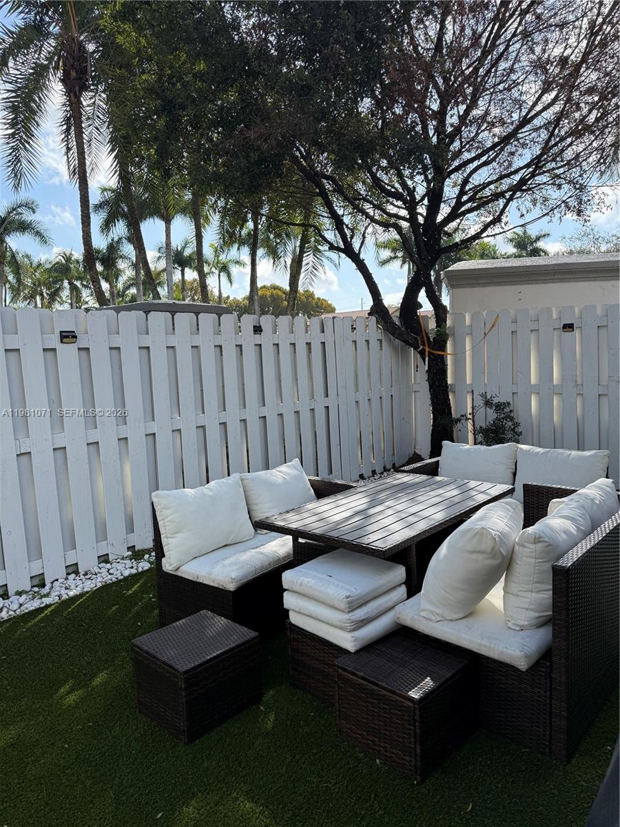 DORAL LANDINGS TOWNHOMES - Residential