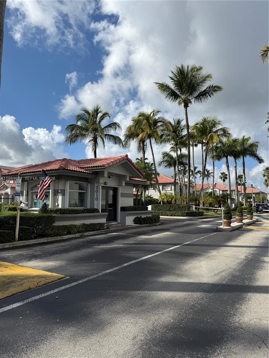 DORAL LANDINGS TOWNHOMES - Residential