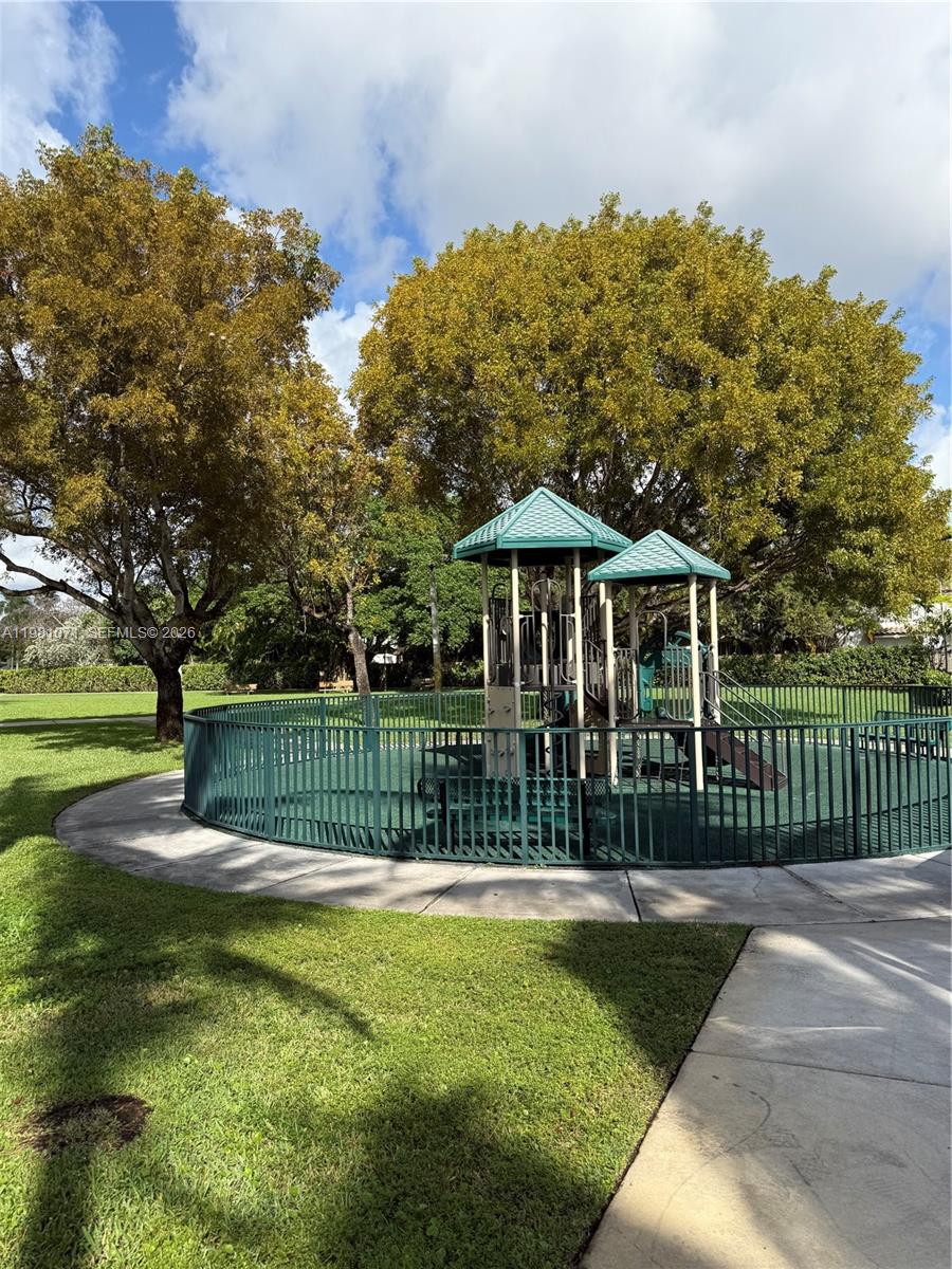 DORAL LANDINGS TOWNHOMES - Residential