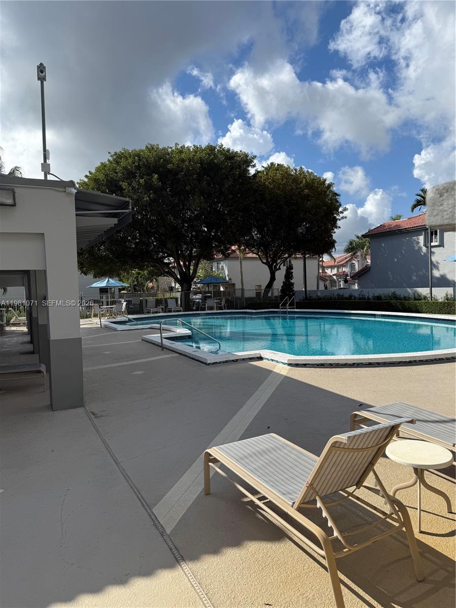 DORAL LANDINGS TOWNHOMES - Residential