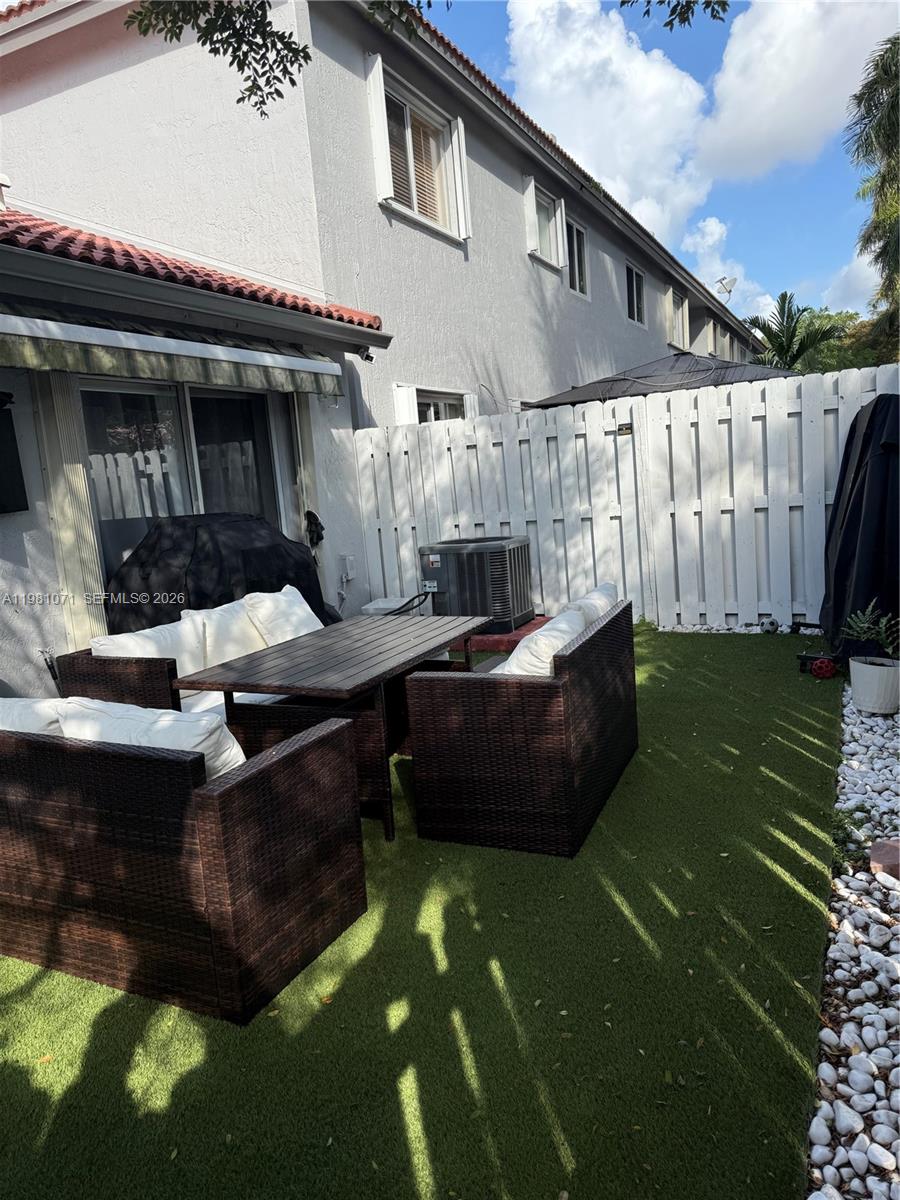 DORAL LANDINGS TOWNHOMES - Residential