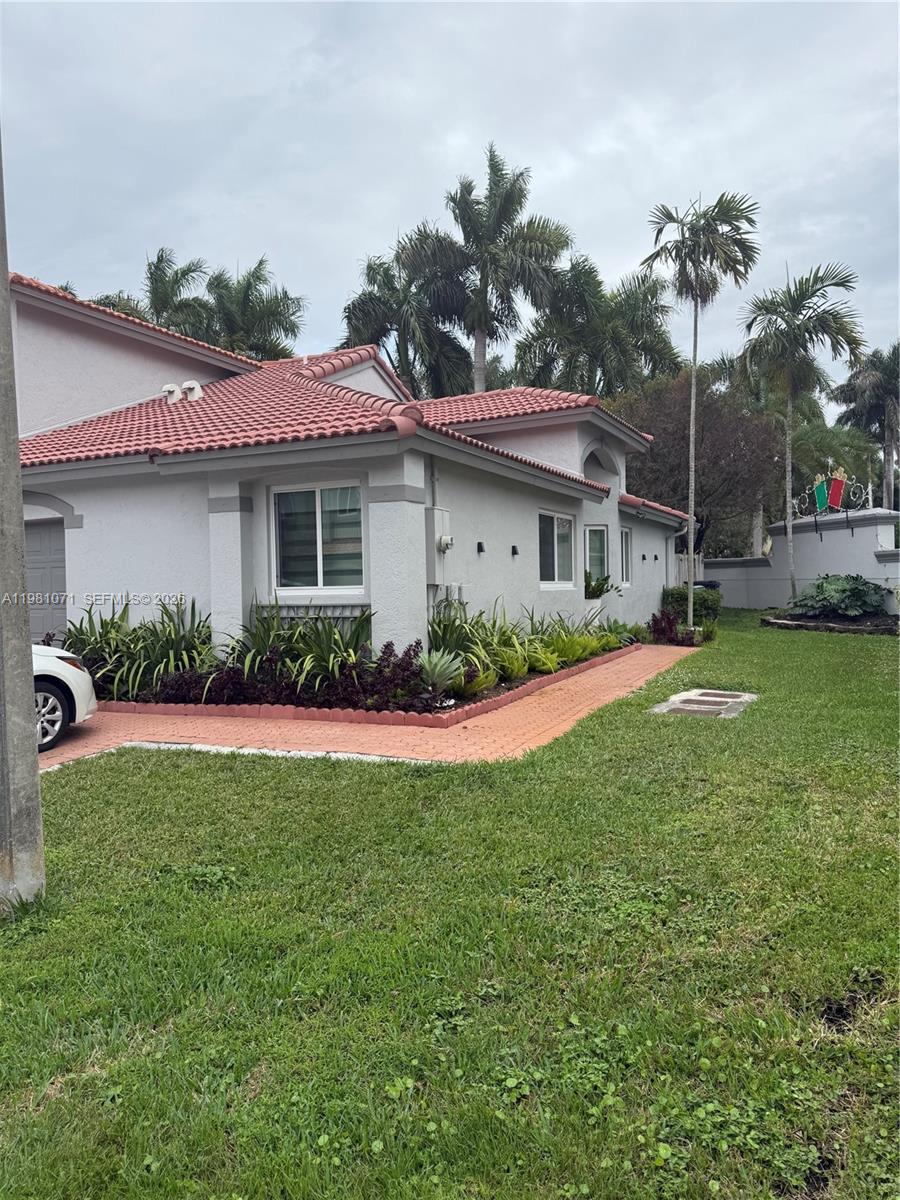 DORAL LANDINGS TOWNHOMES - Residential