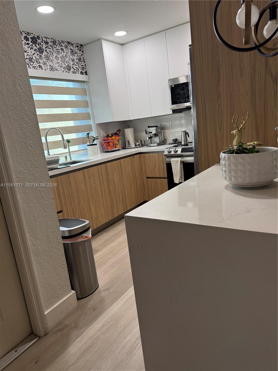 DORAL LANDINGS TOWNHOMES - Residential