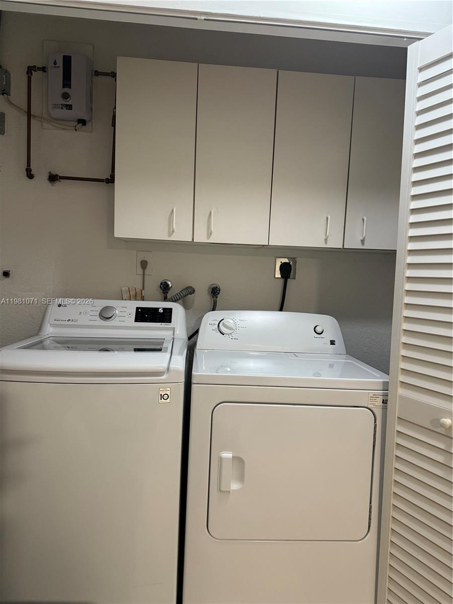 DORAL LANDINGS TOWNHOMES - Residential