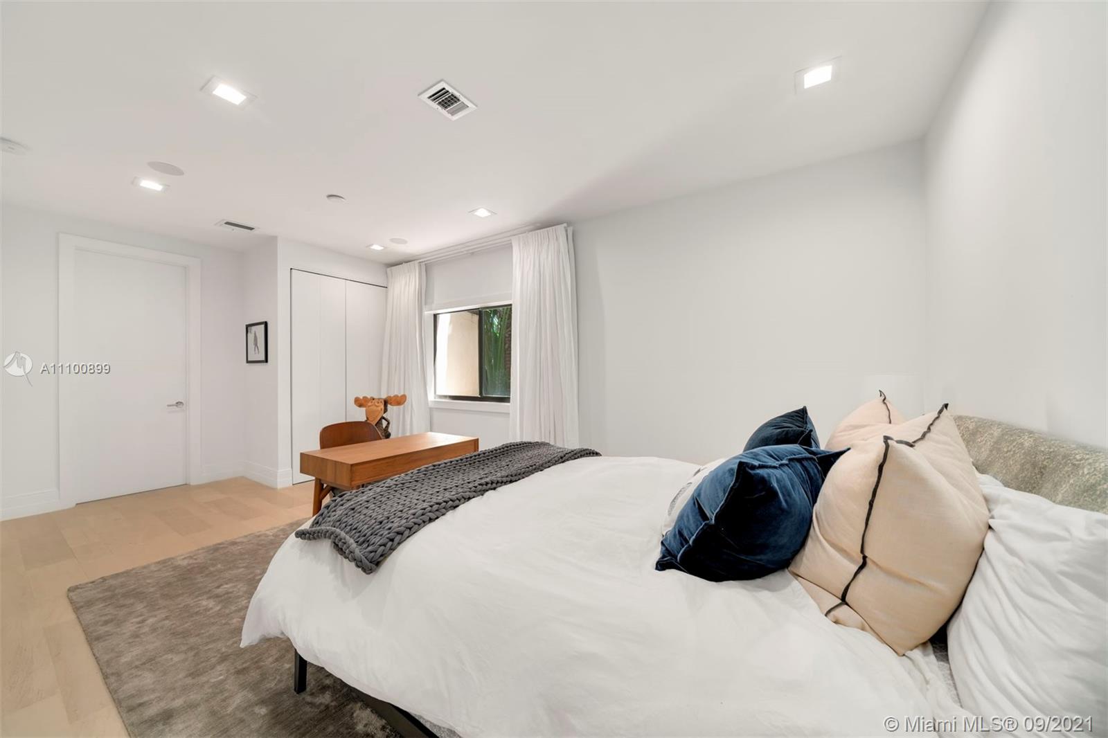 BAY HARBOR ISLAND - Residential