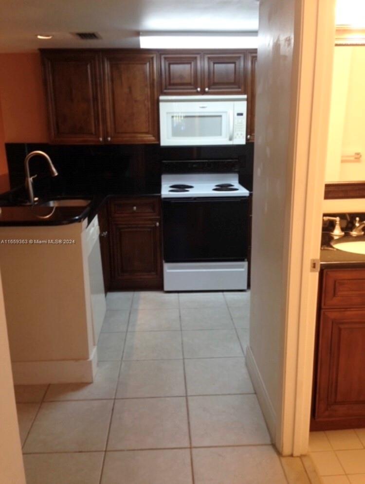 LAKES OF JACARANDA CONDO - Residential Lease