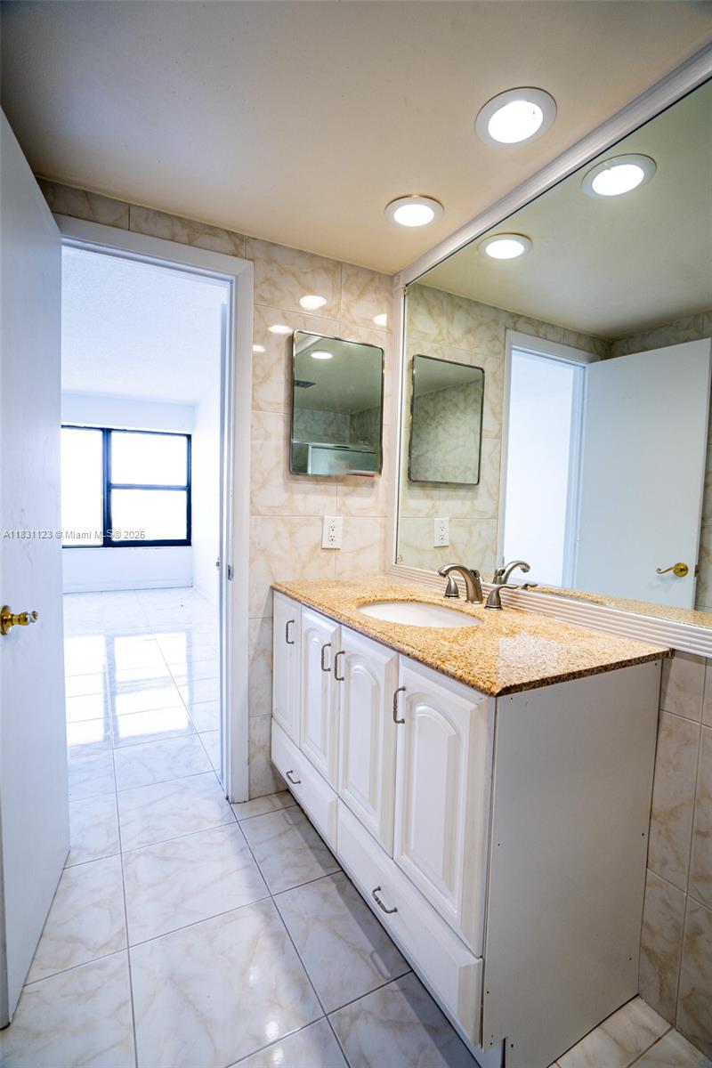 GALT OCEAN CLUB CONDO - Residential Lease