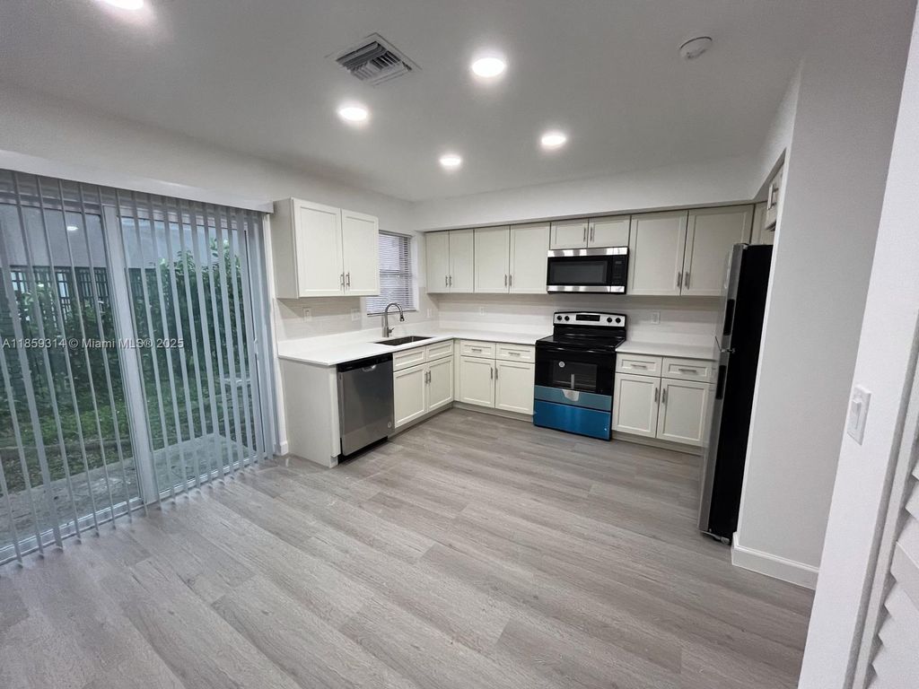 Photo of 11461 NW 43rd St #B, Coral Springs, FL 33065 (MLS # A11859314)