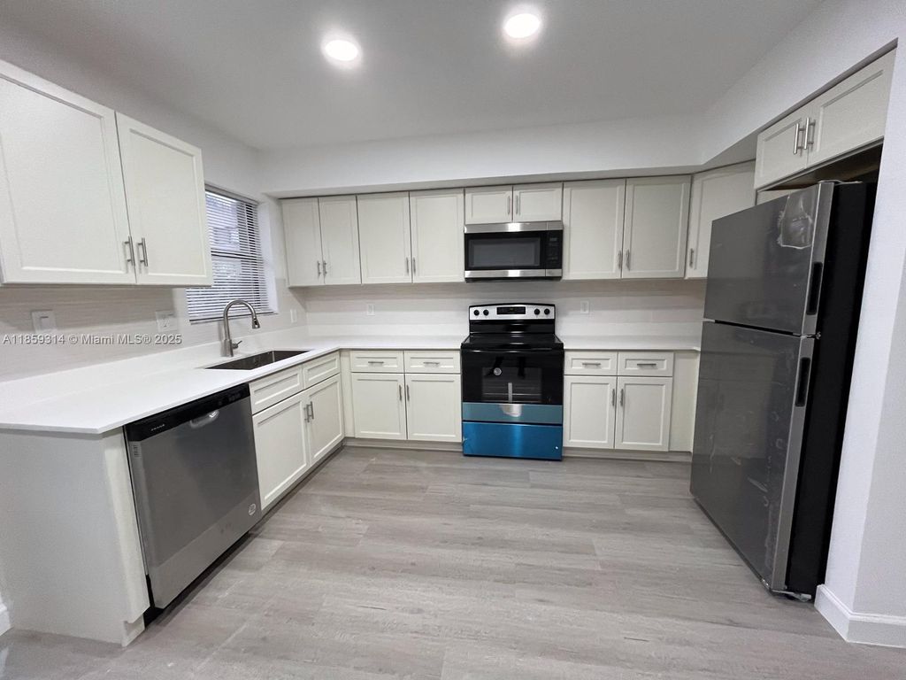 Photo of 11461 NW 43rd St #B, Coral Springs, FL 33065 (MLS # A11859314)