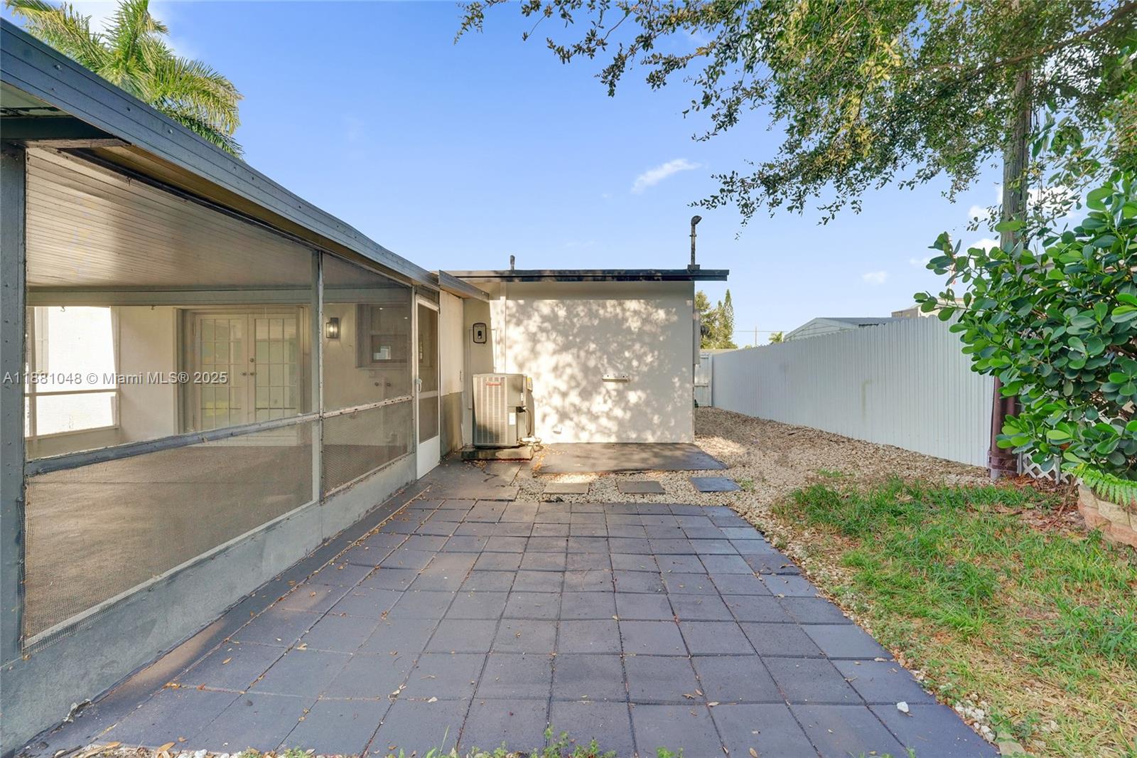 DELCREST MANOR - Residential