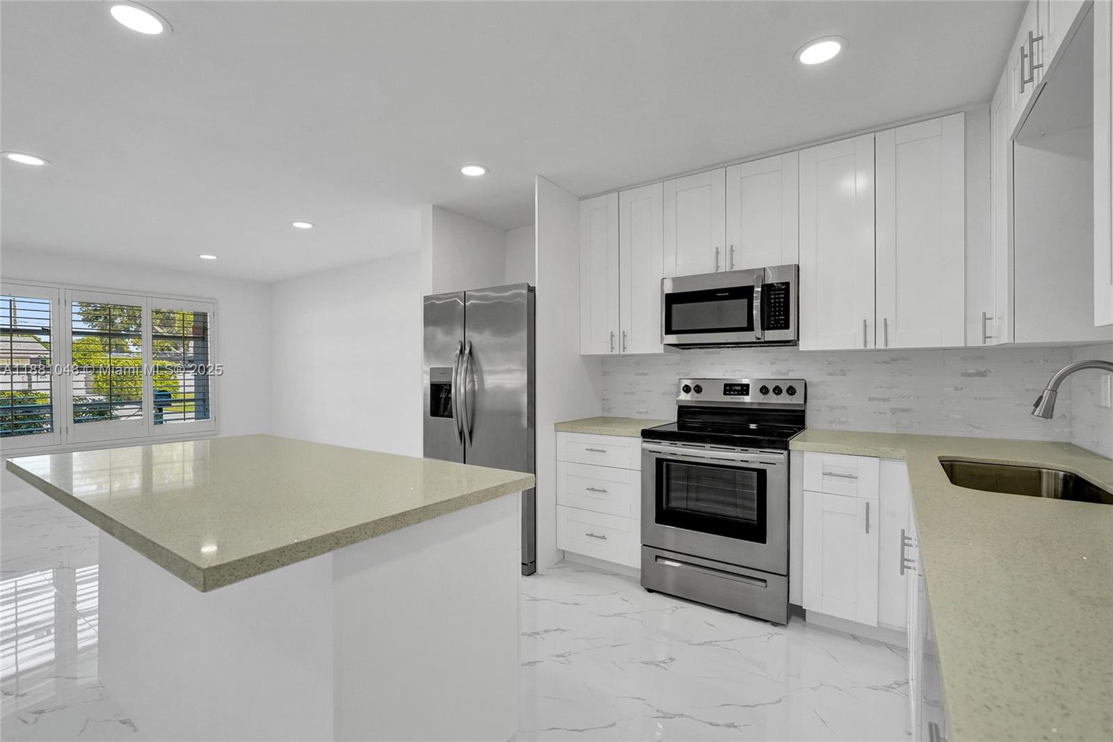 DELCREST MANOR - Residential