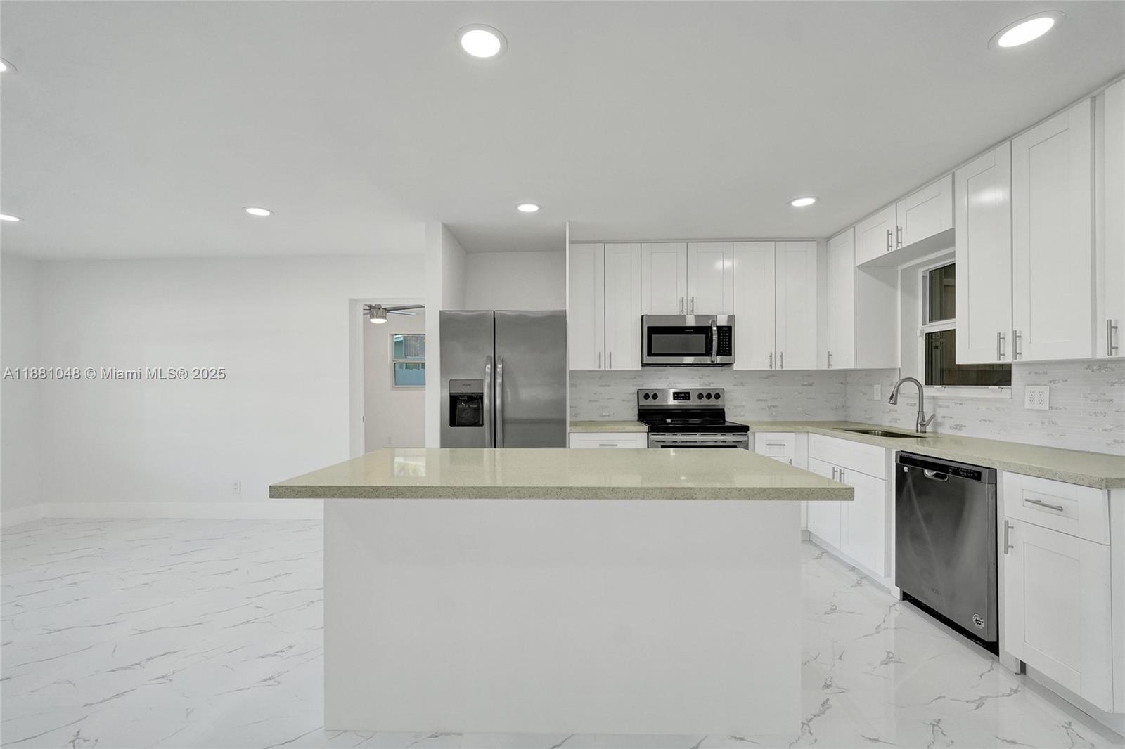 DELCREST MANOR - Residential