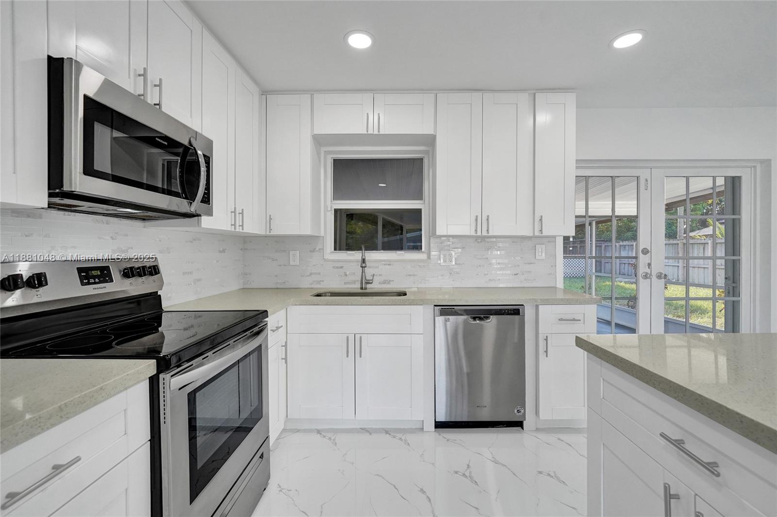 DELCREST MANOR - Residential