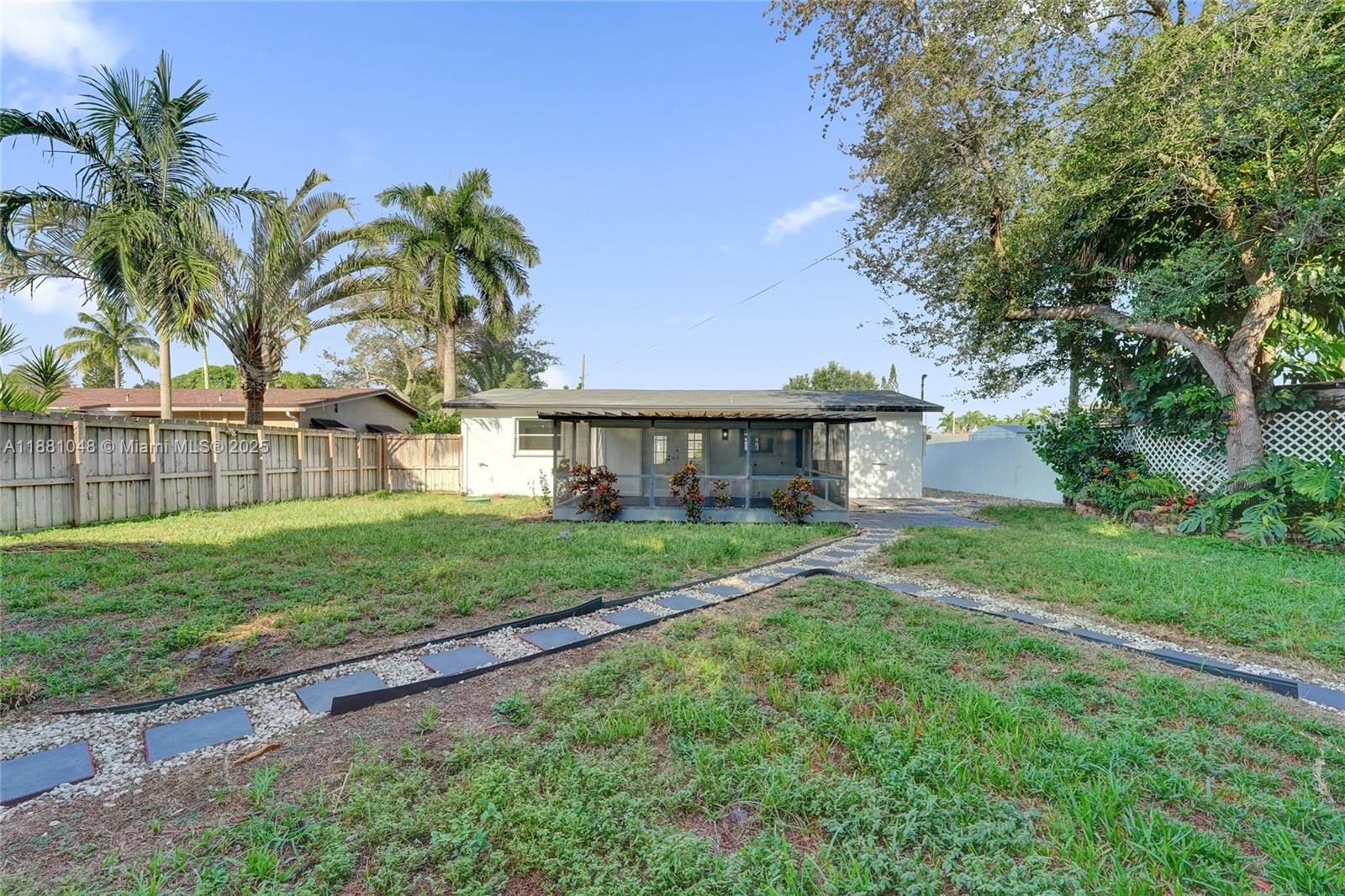 DELCREST MANOR - Residential