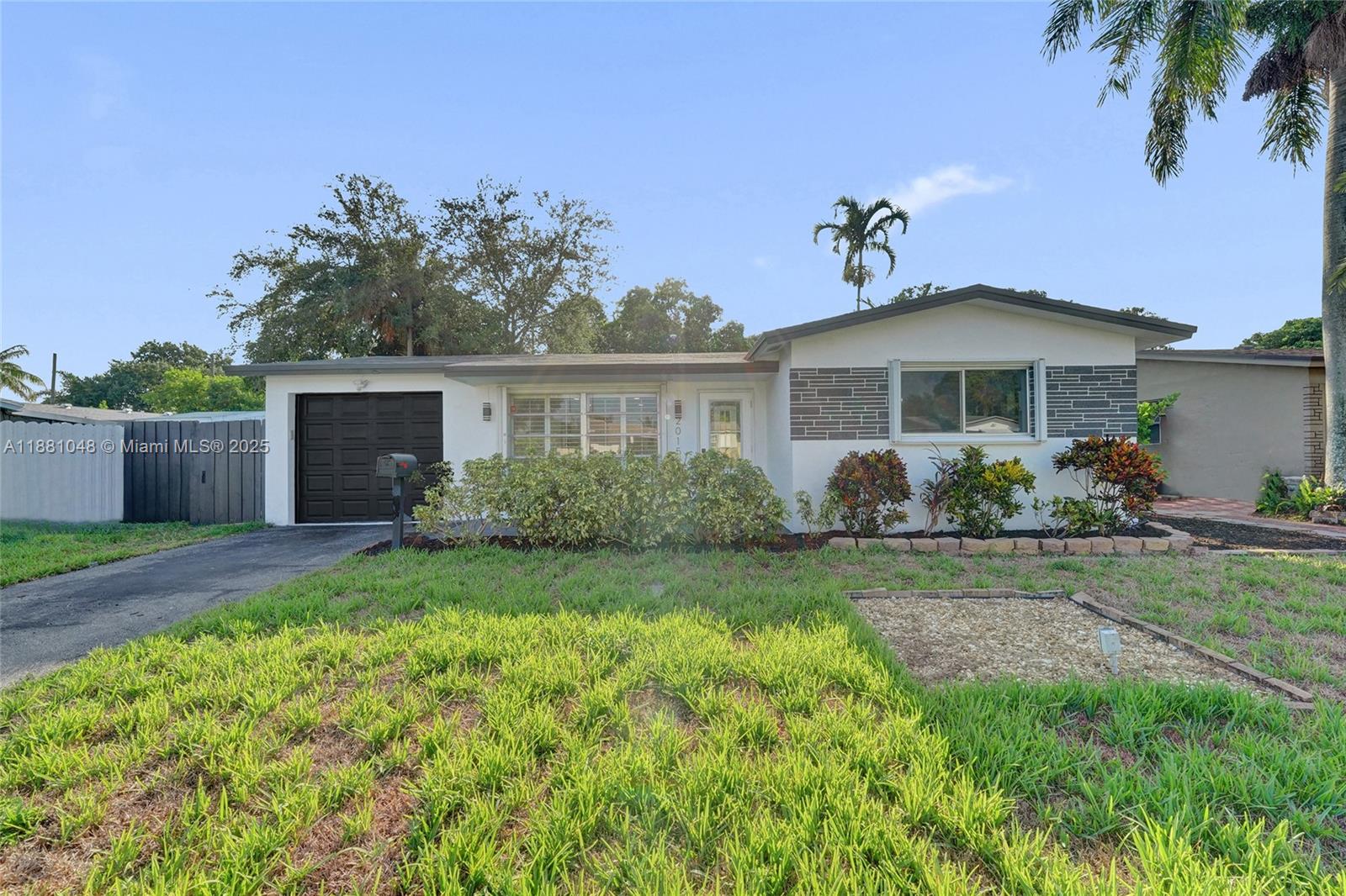 DELCREST MANOR - Residential