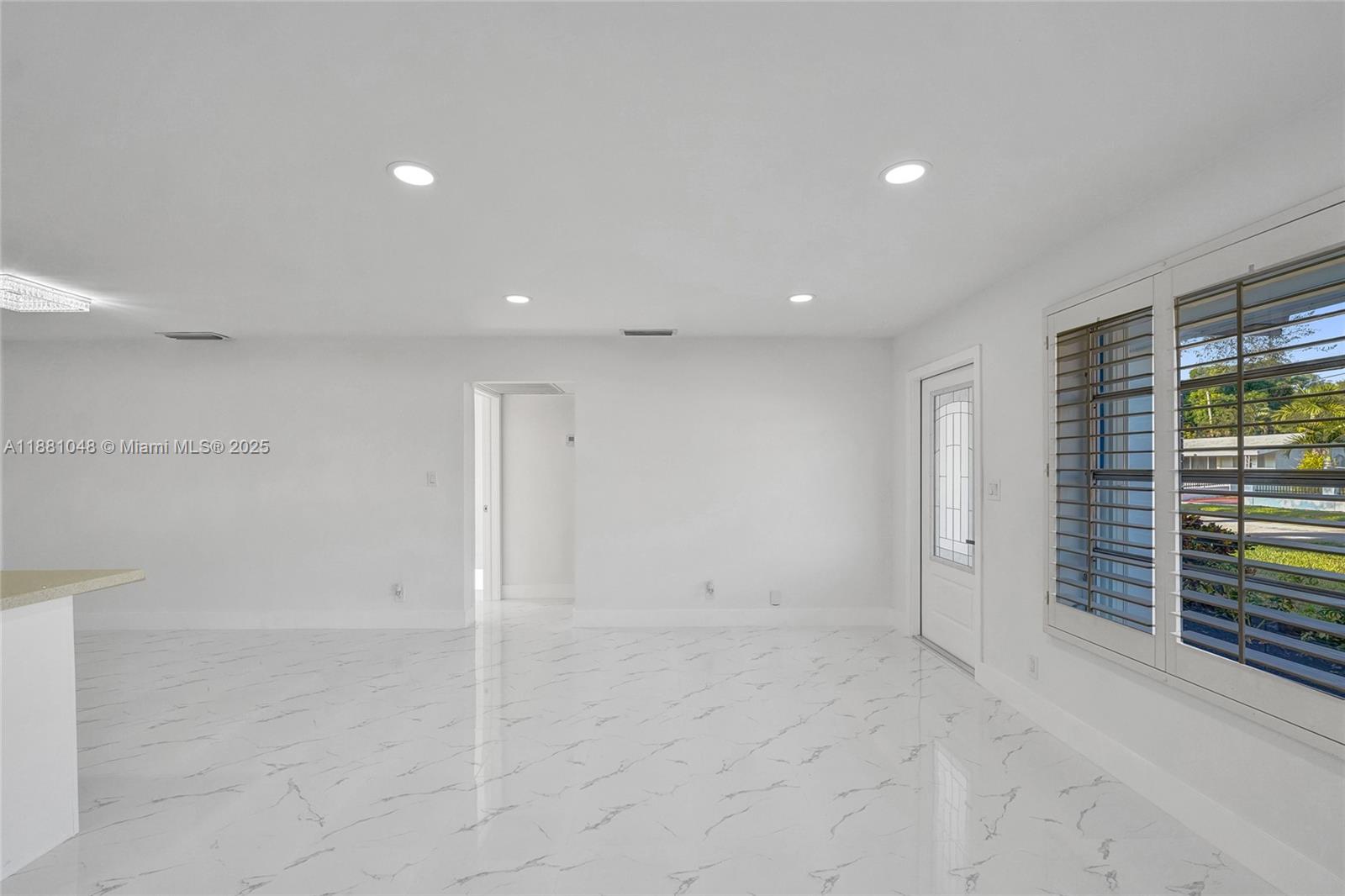 DELCREST MANOR - Residential