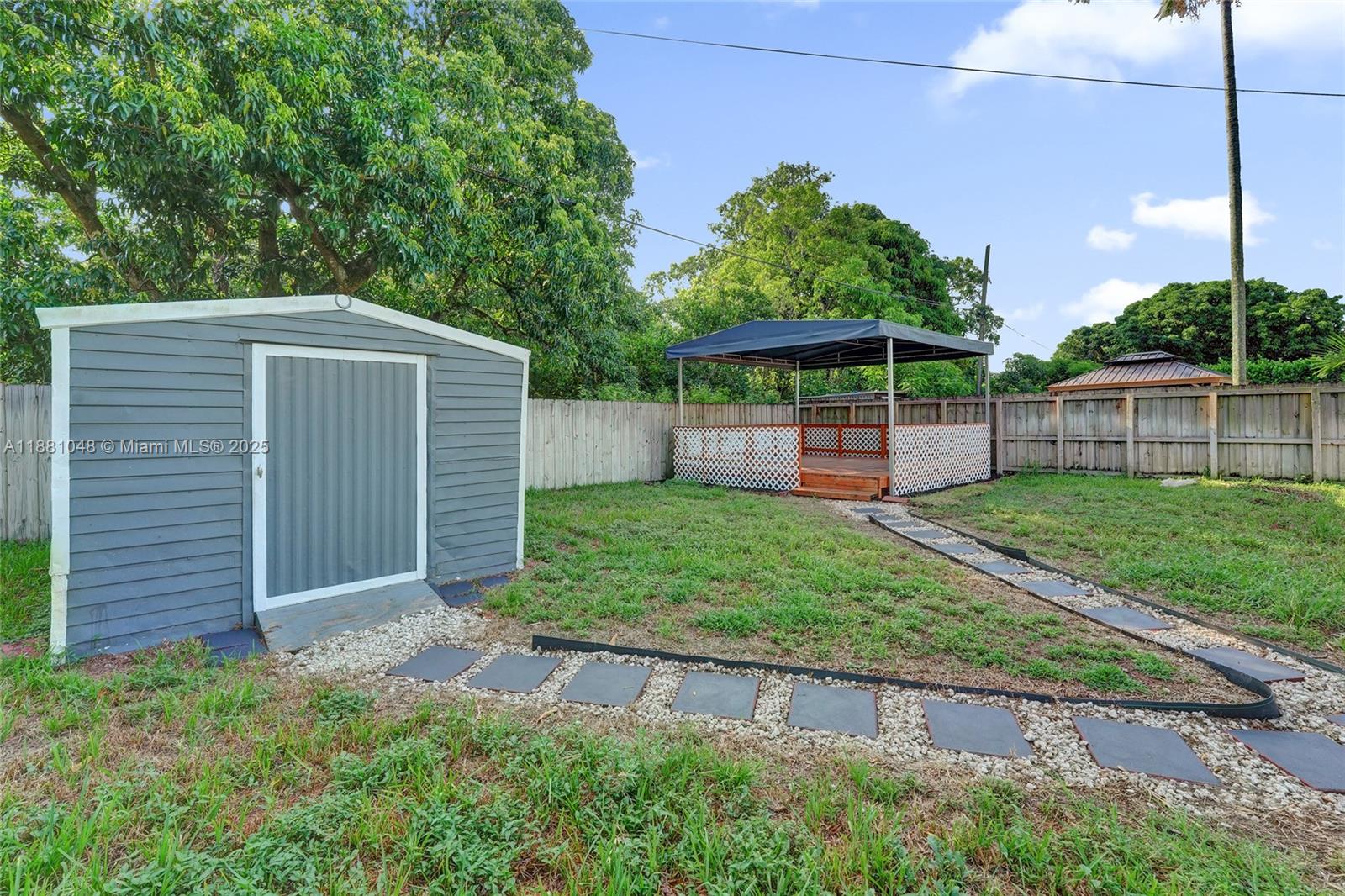 DELCREST MANOR - Residential