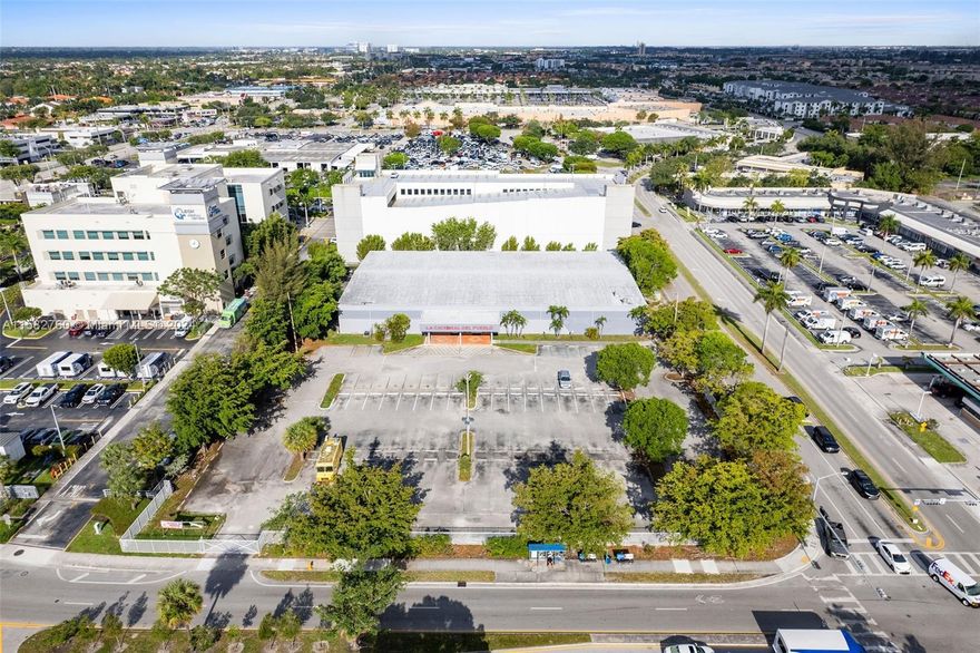 Presenting 190 NW 79th Avenue, this one-of-a-kind property is strategically situated in Unincorporated Miami-Dade County, boasting a BU-2 zoning classification, allowing for a range of retail and office uses. What's more, it falls within the one-mile buffer zone of the Miami-Dade SMART Program, offering access to the rapid transit initiative. Additionally, the property is within a half-mile radius of a planned urban community center, allowing for the development of multifamily properties at an impressive density of 125 units per acre.
Benefiting from excellent accessibility via the Dolphin and Palmetto Expressways, as well as its proximity to existing retail, this site presents an opportunity for infill multifamily and mixed-use development within an established and mature market.