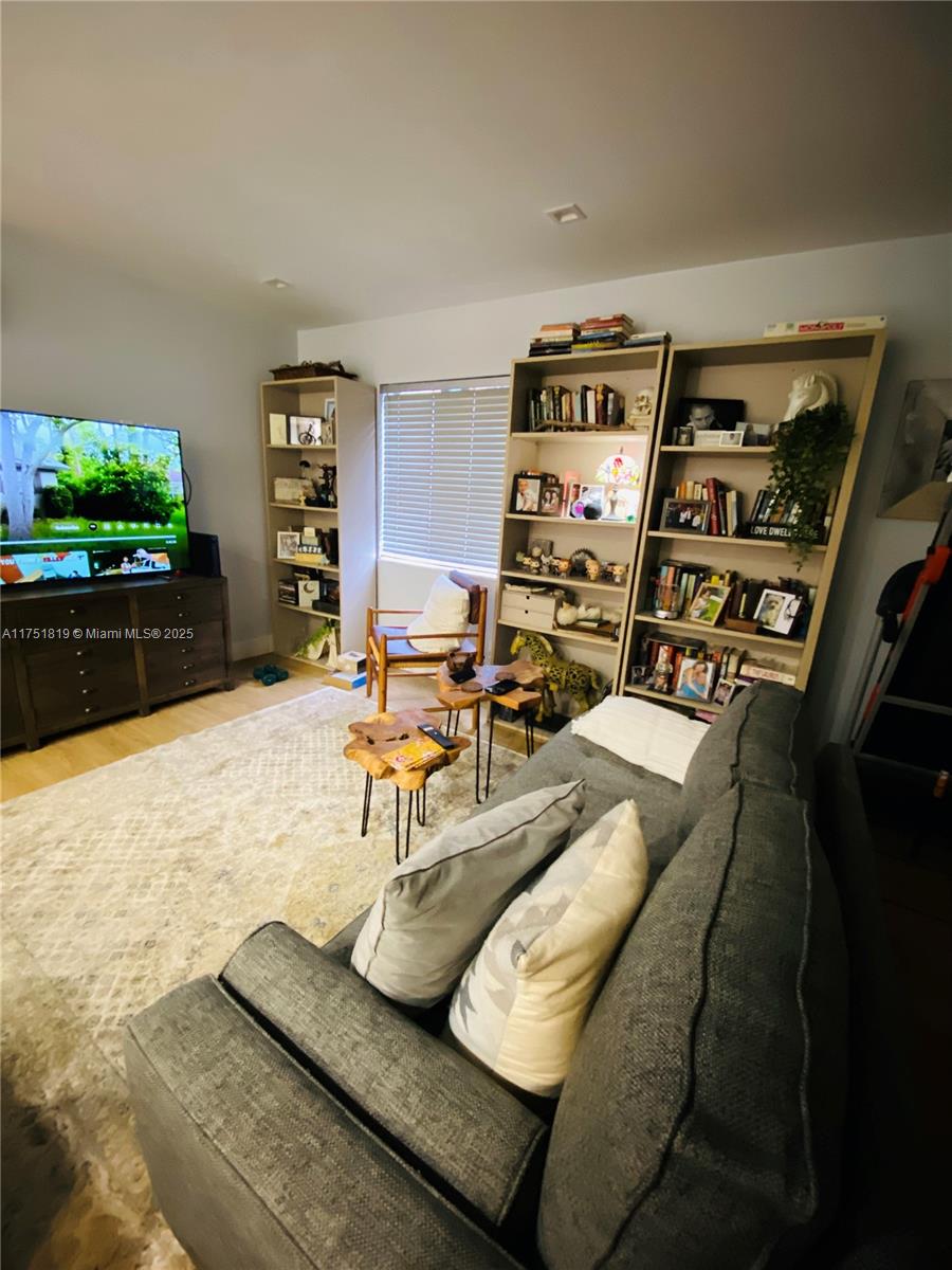 COUNTRY CLUB ESTATES SEC - Residential Income