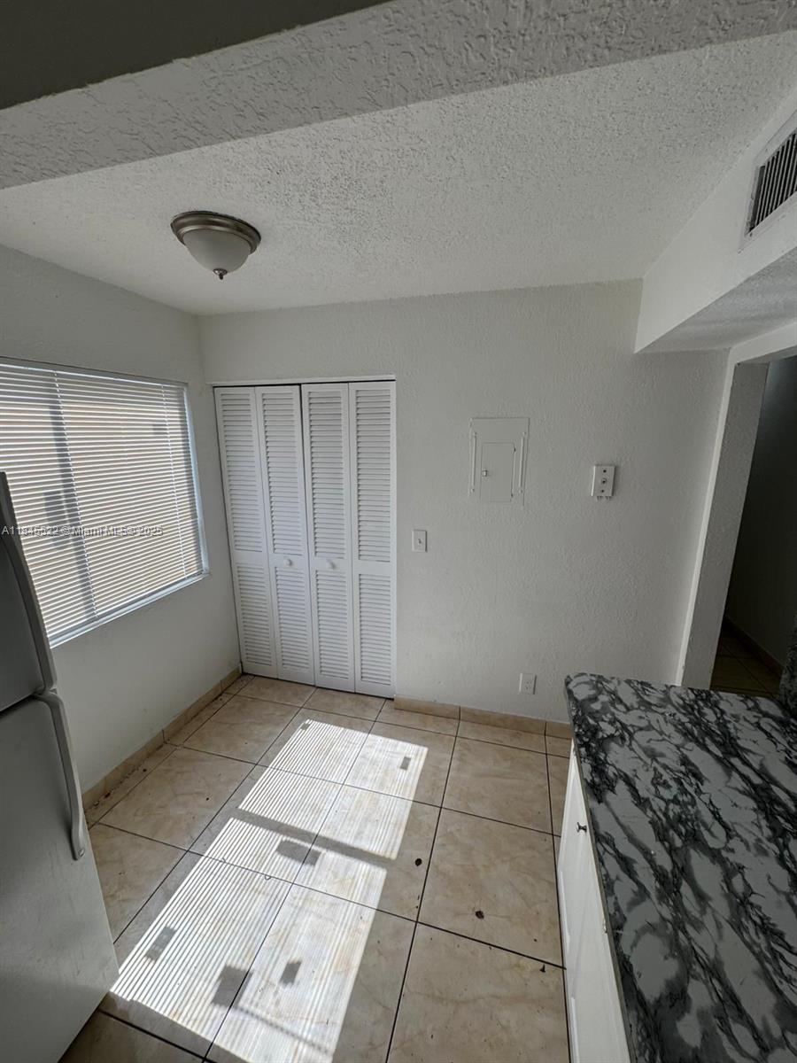 2800 Georgia Ave D27, West Palm Beach, FL, 33405/$130,000 3 2800 Georgia Ave D27