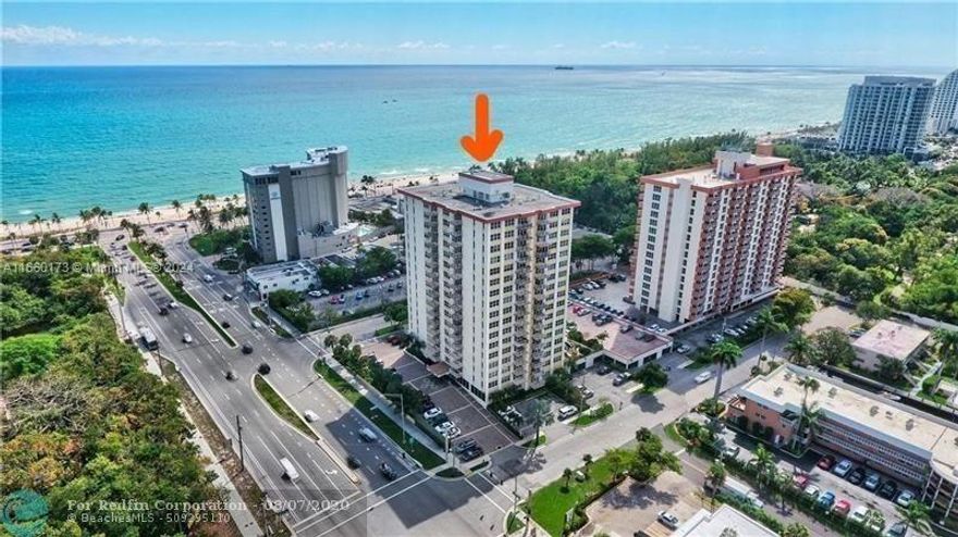 Beautiful Studio 1 block from the beach. Furnished. Spacious balcony perfect for relaxing & enjoying. Next to Galleria Mall. Boutique building, pool, gym and barbecue area. Water is included. 2 Pet under 15 lbs allowed.
