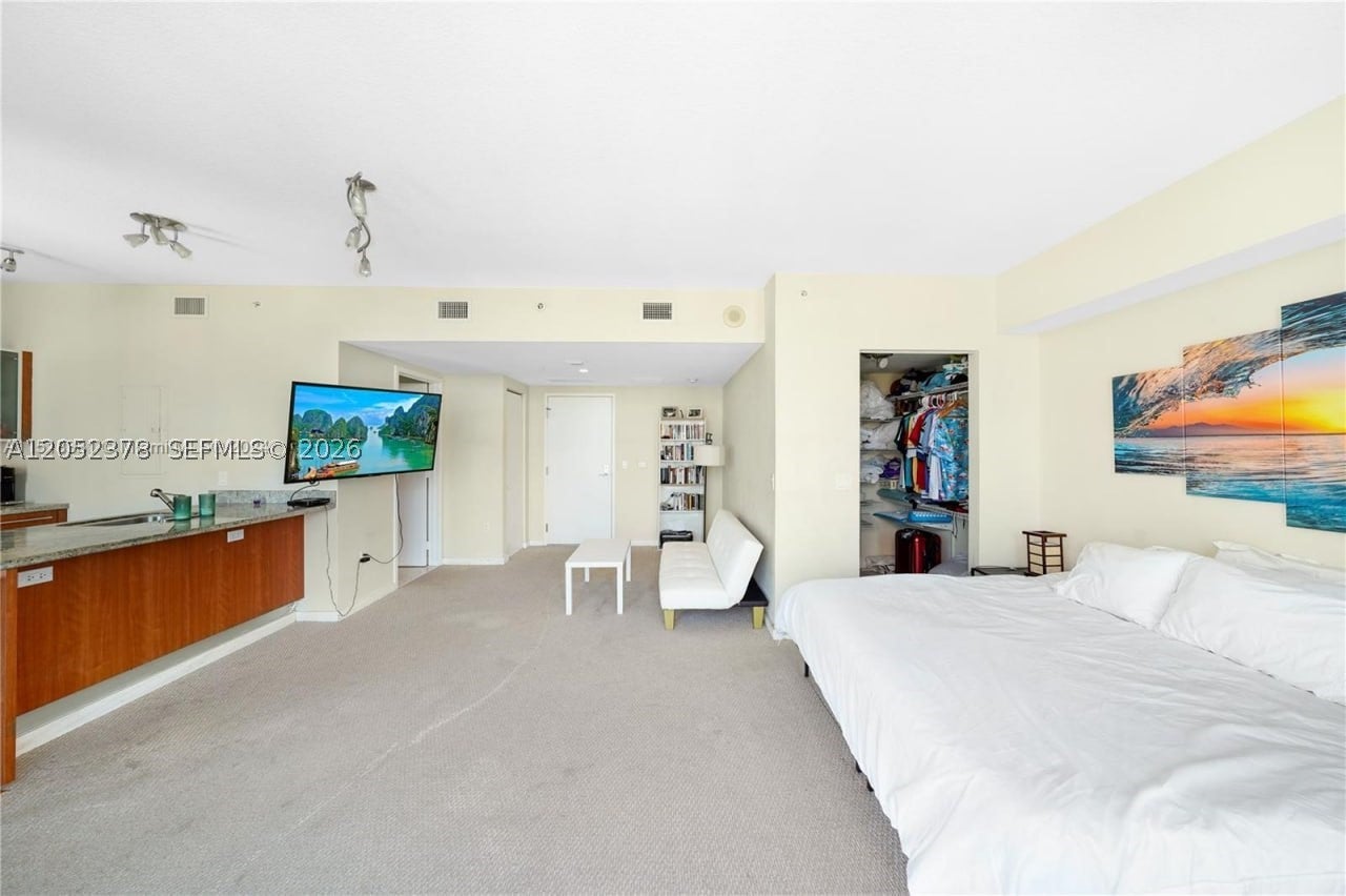 185 SW 7th St 3100