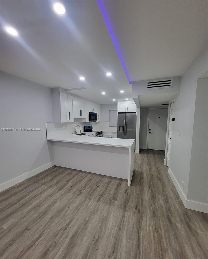 A spacious 2-bedroom, 2-bathroom apartment located on the ground floor of the Countryside complex in Davie. The unit has been completely remodeled and includes a modern kitchen with all new appliances, fully renovated bathrooms, and new air conditioning. Easy to show, please schedule your visit through Showing Time. The property is vacant.