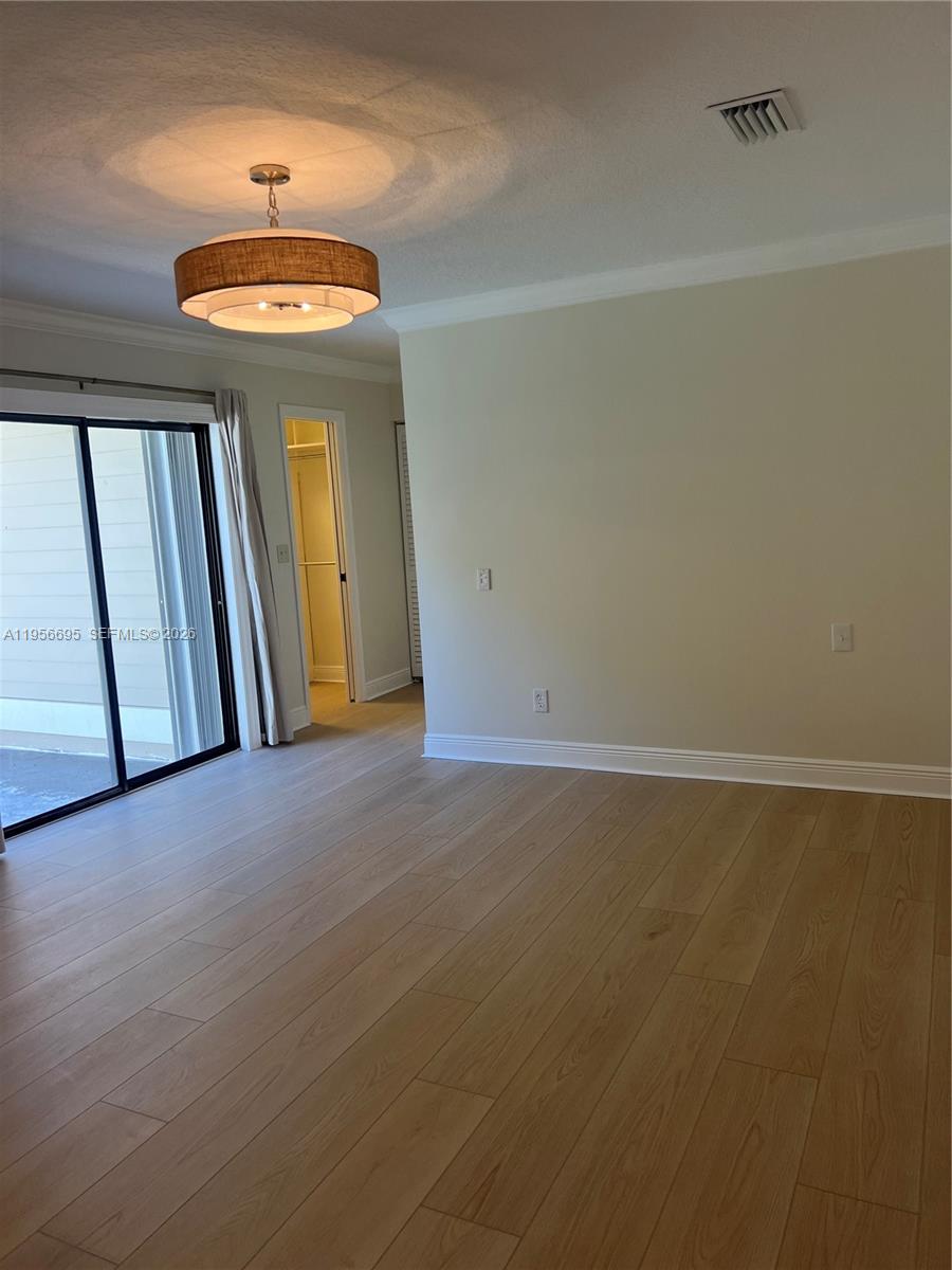 SUMMER WINDS OF JUPITER - Residential