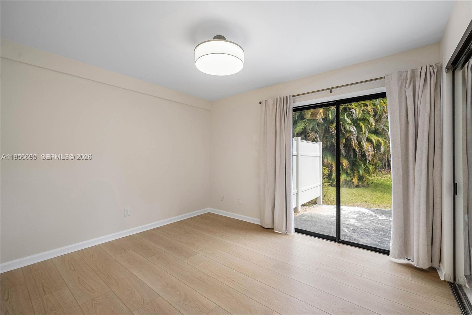 SUMMER WINDS OF JUPITER - Residential