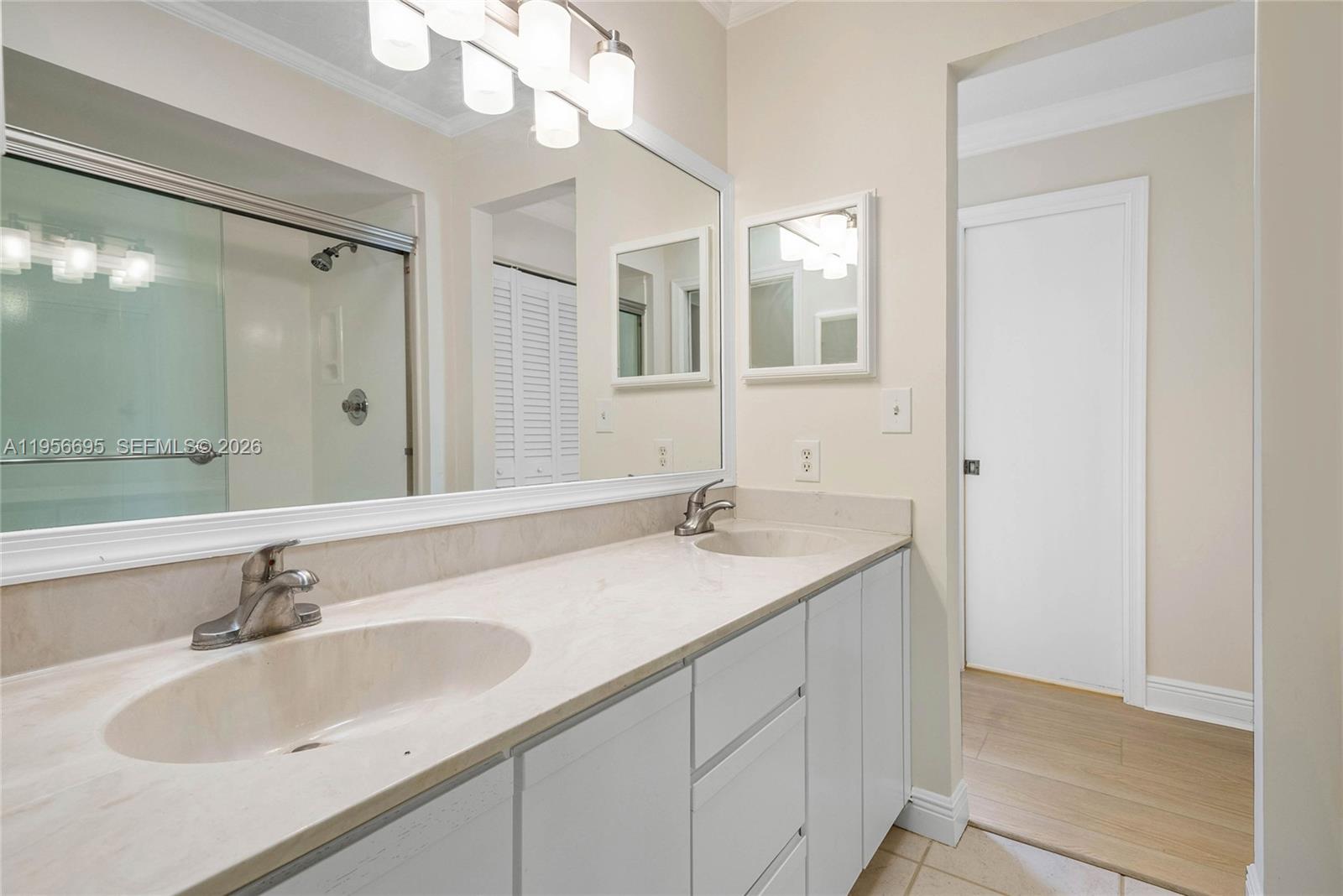 SUMMER WINDS OF JUPITER - Residential