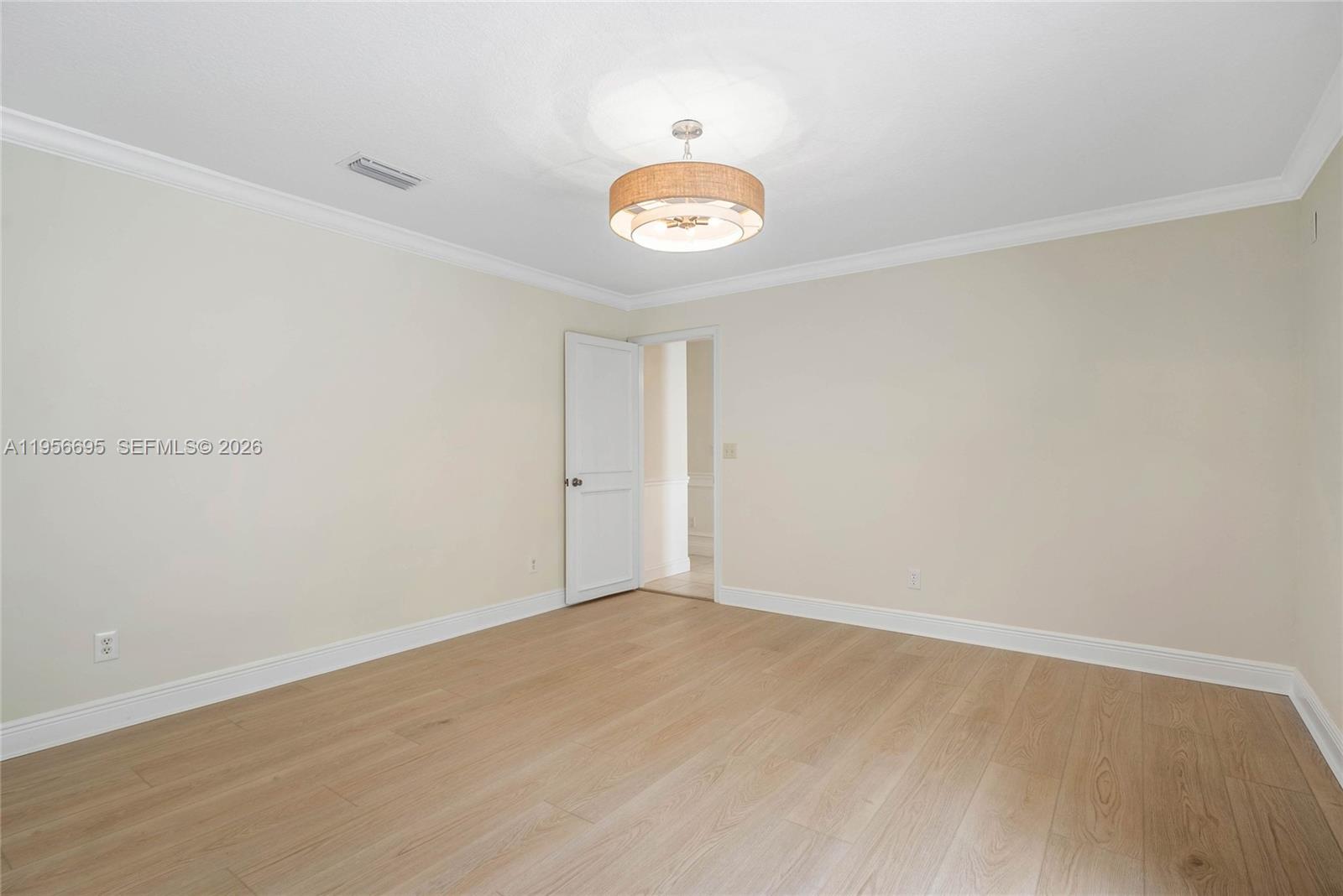 SUMMER WINDS OF JUPITER - Residential