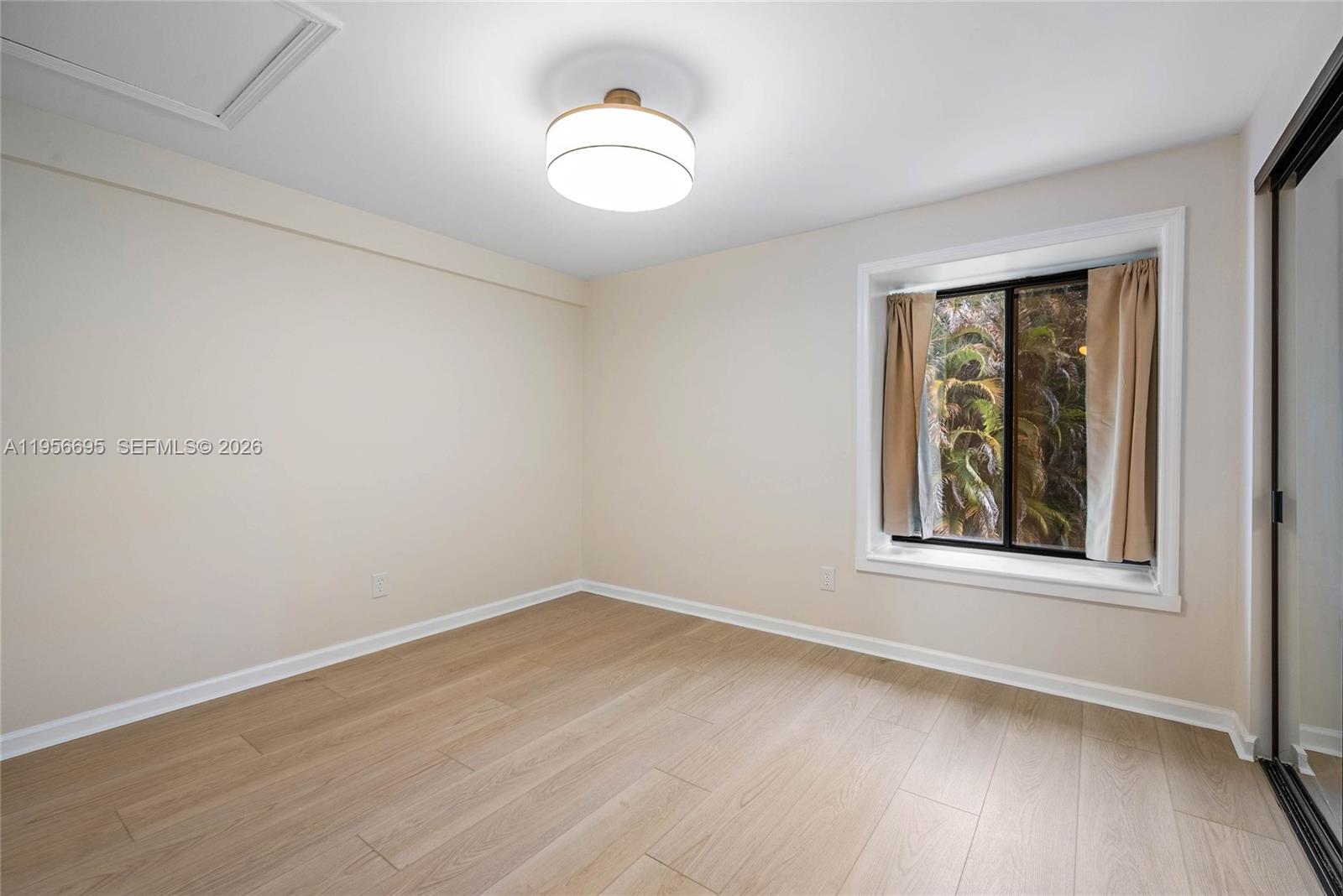 SUMMER WINDS OF JUPITER - Residential