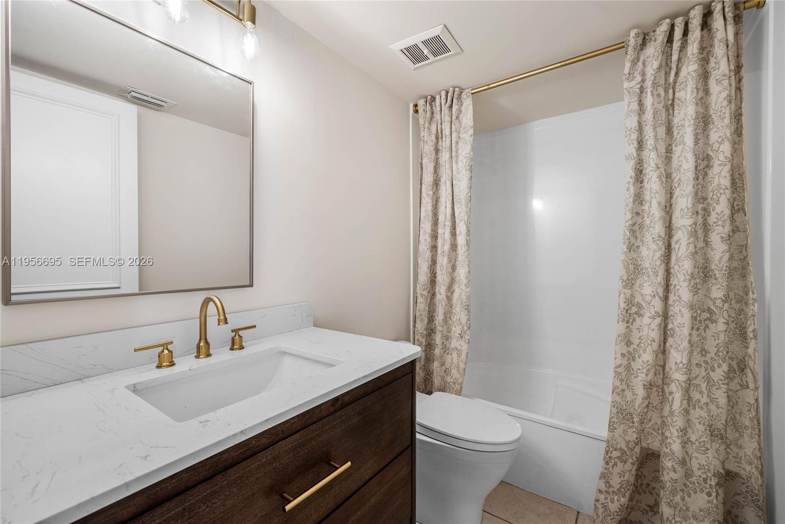 SUMMER WINDS OF JUPITER - Residential