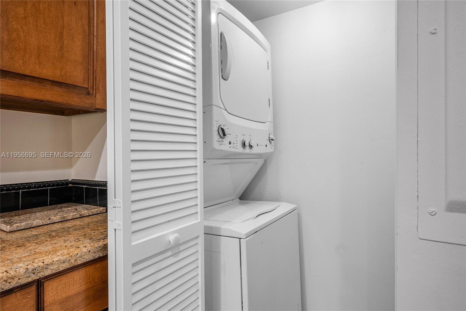 SUMMER WINDS OF JUPITER - Residential