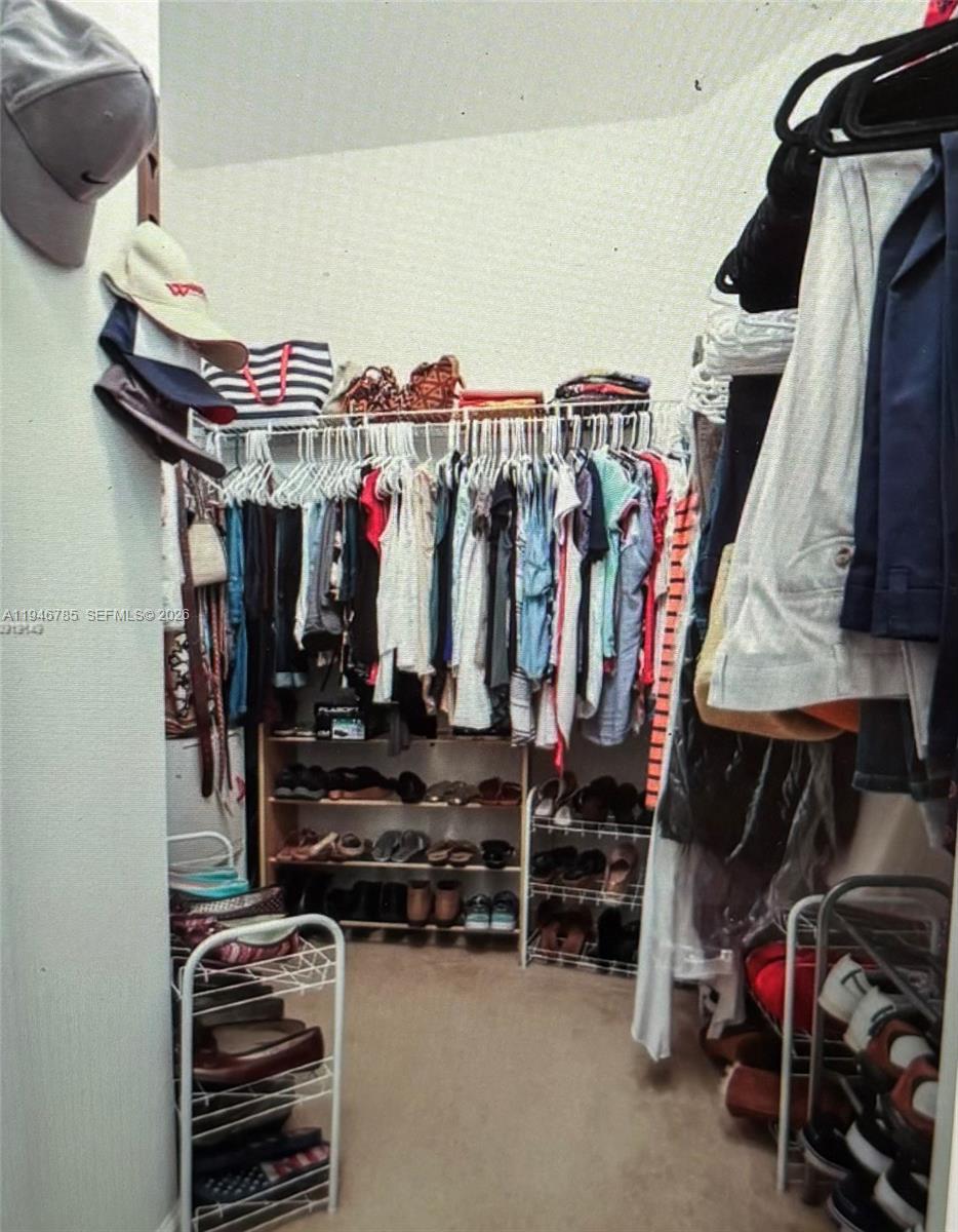 FLORIDIAN BAY ESTATES - Residential