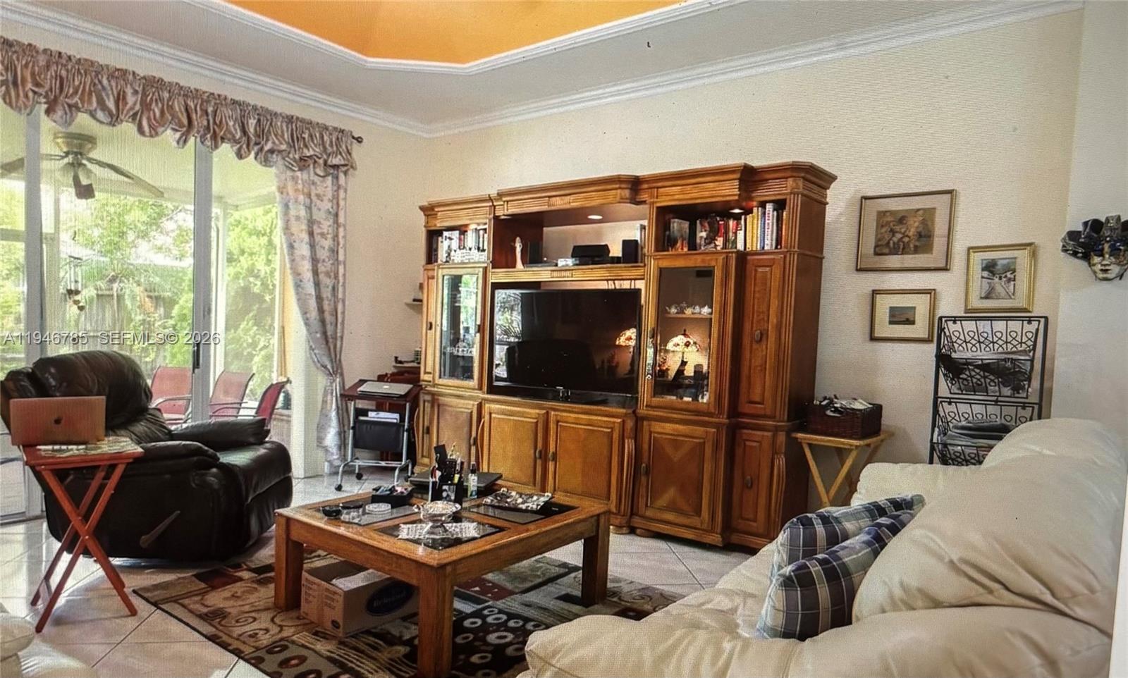 FLORIDIAN BAY ESTATES - Residential