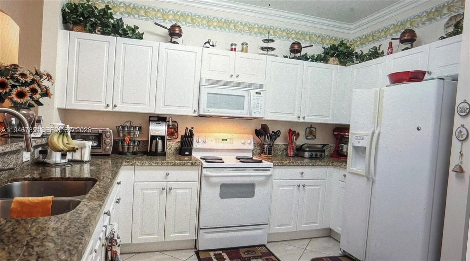 FLORIDIAN BAY ESTATES - Residential