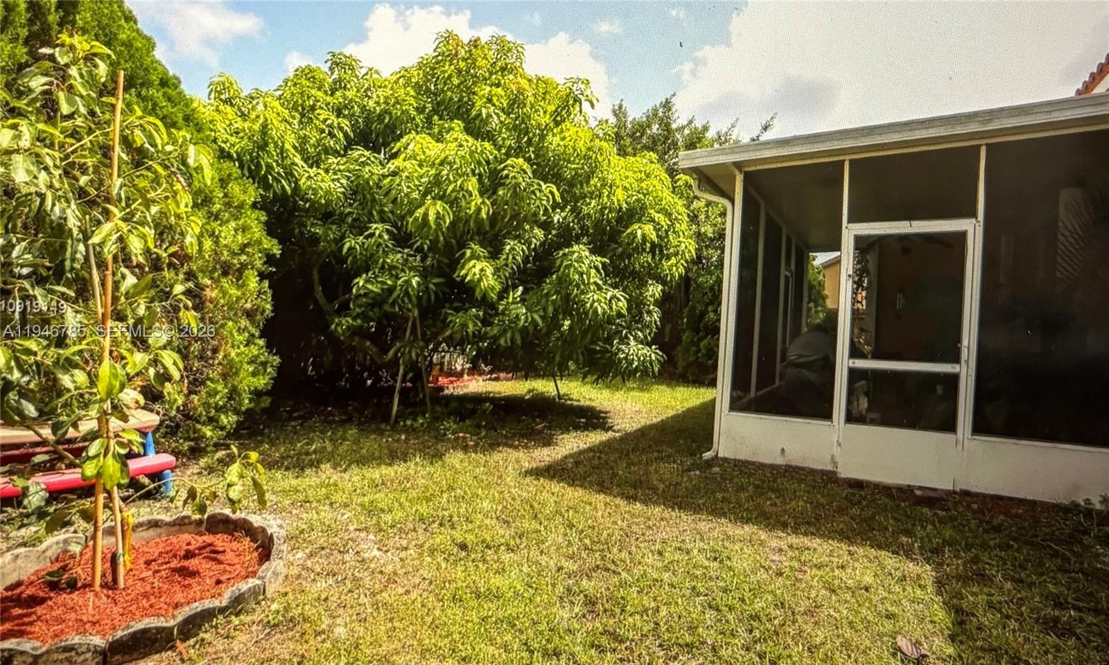 FLORIDIAN BAY ESTATES - Residential