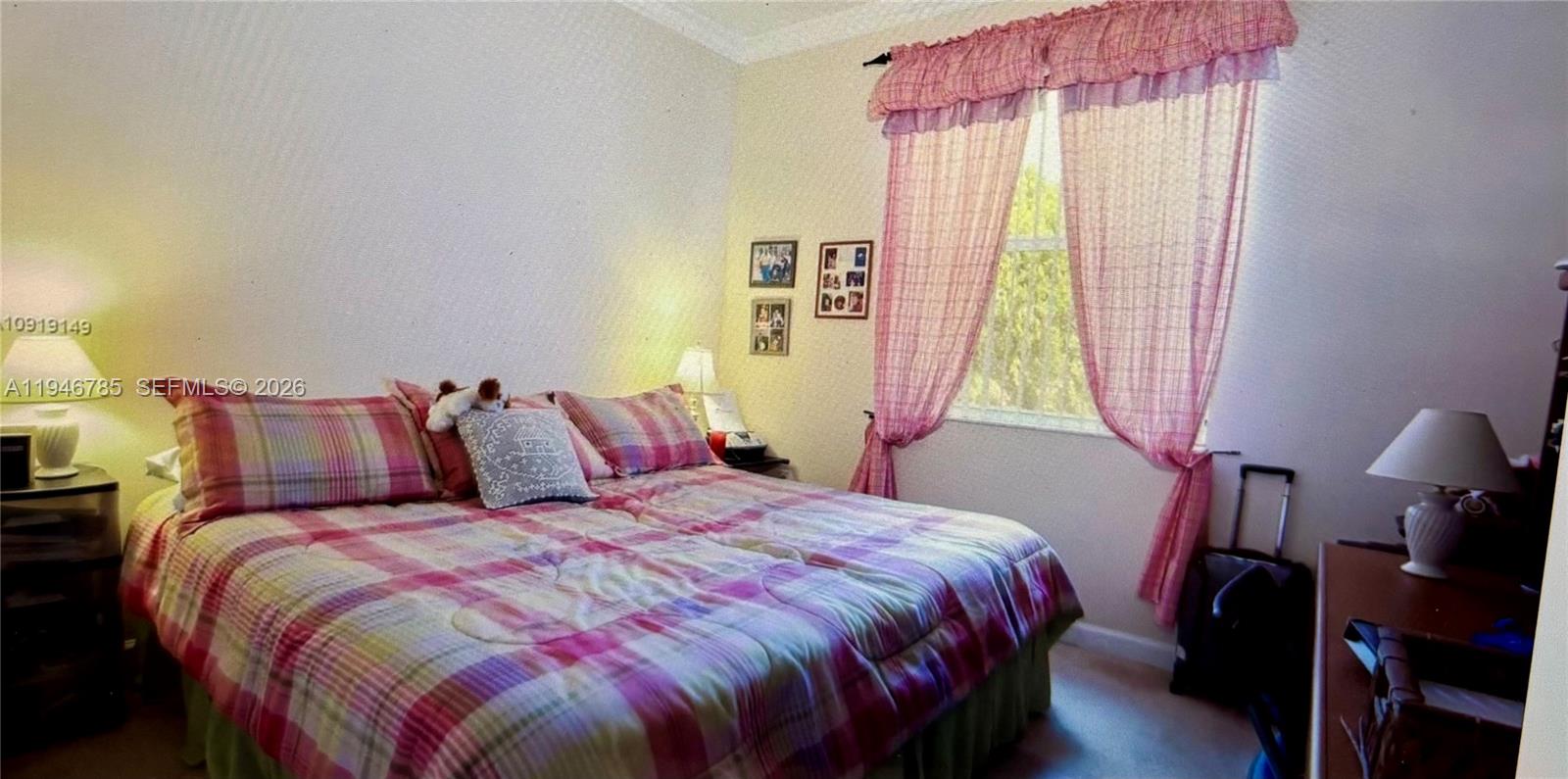 FLORIDIAN BAY ESTATES - Residential