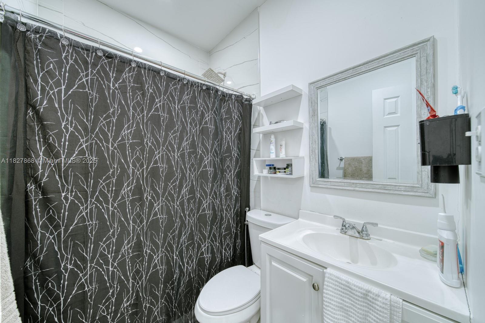 LIVE OAK OF THE HAMMOCKS - Residential