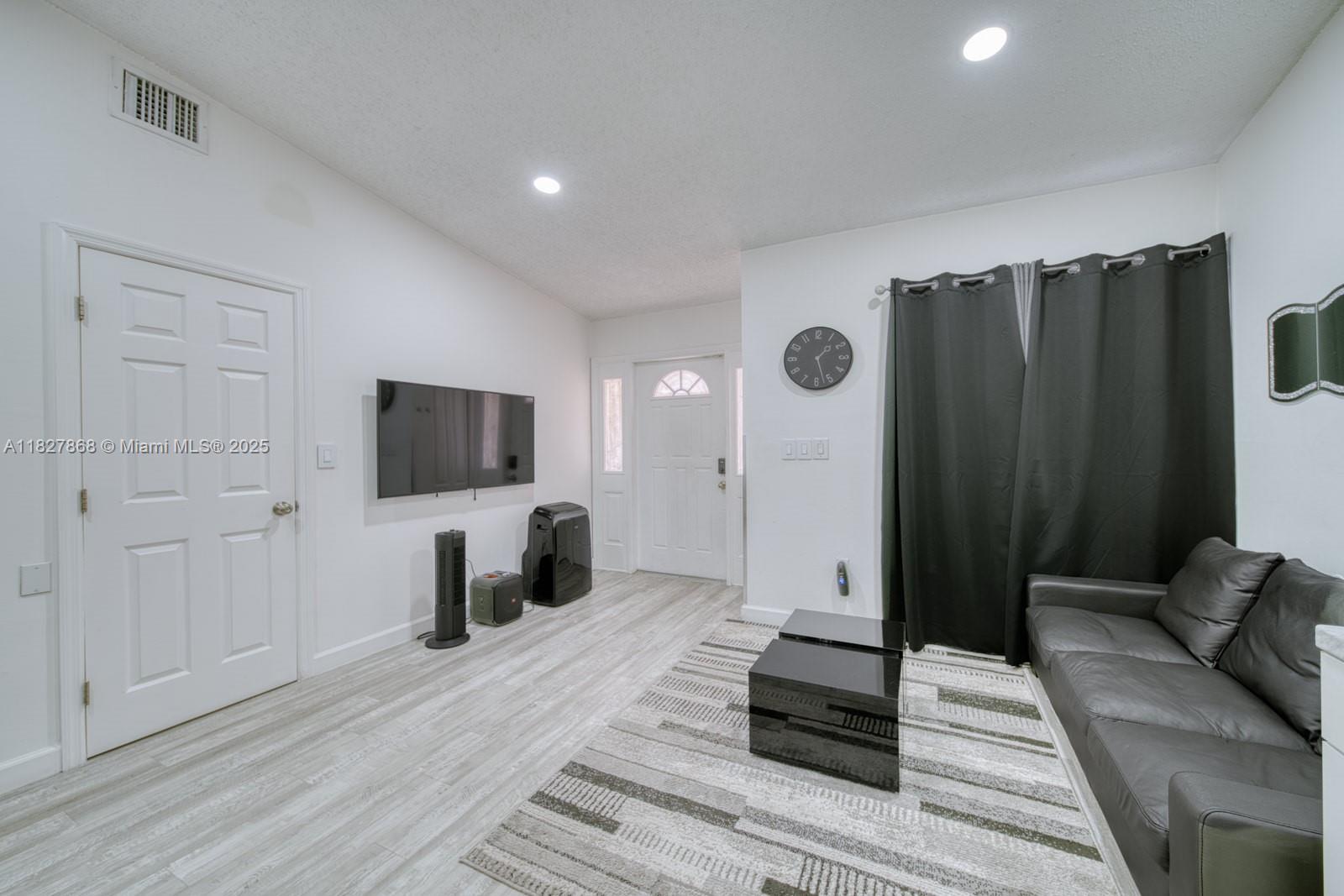 LIVE OAK OF THE HAMMOCKS - Residential