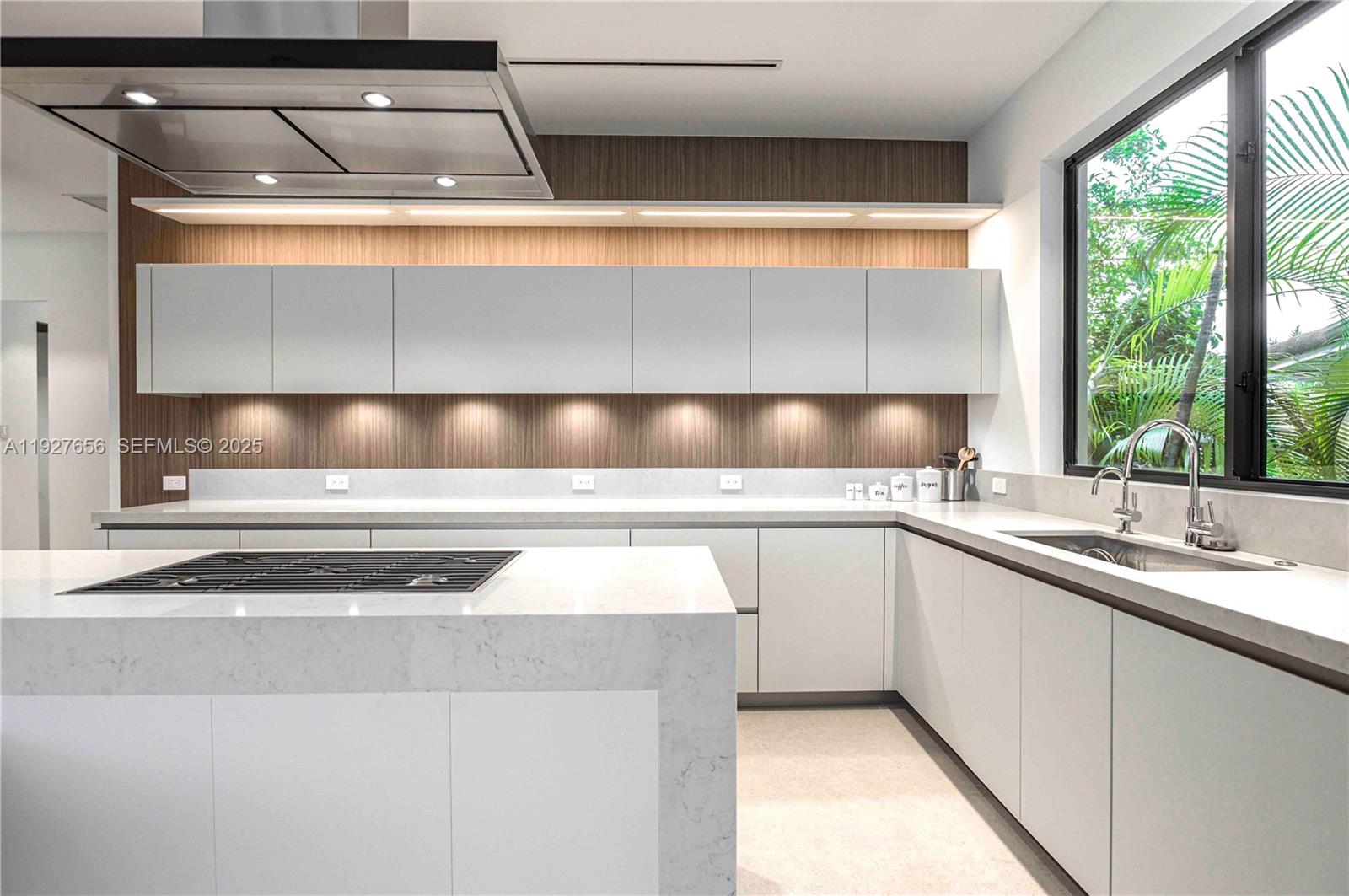 LAUDERDALE HARBORS SECTIO - Residential