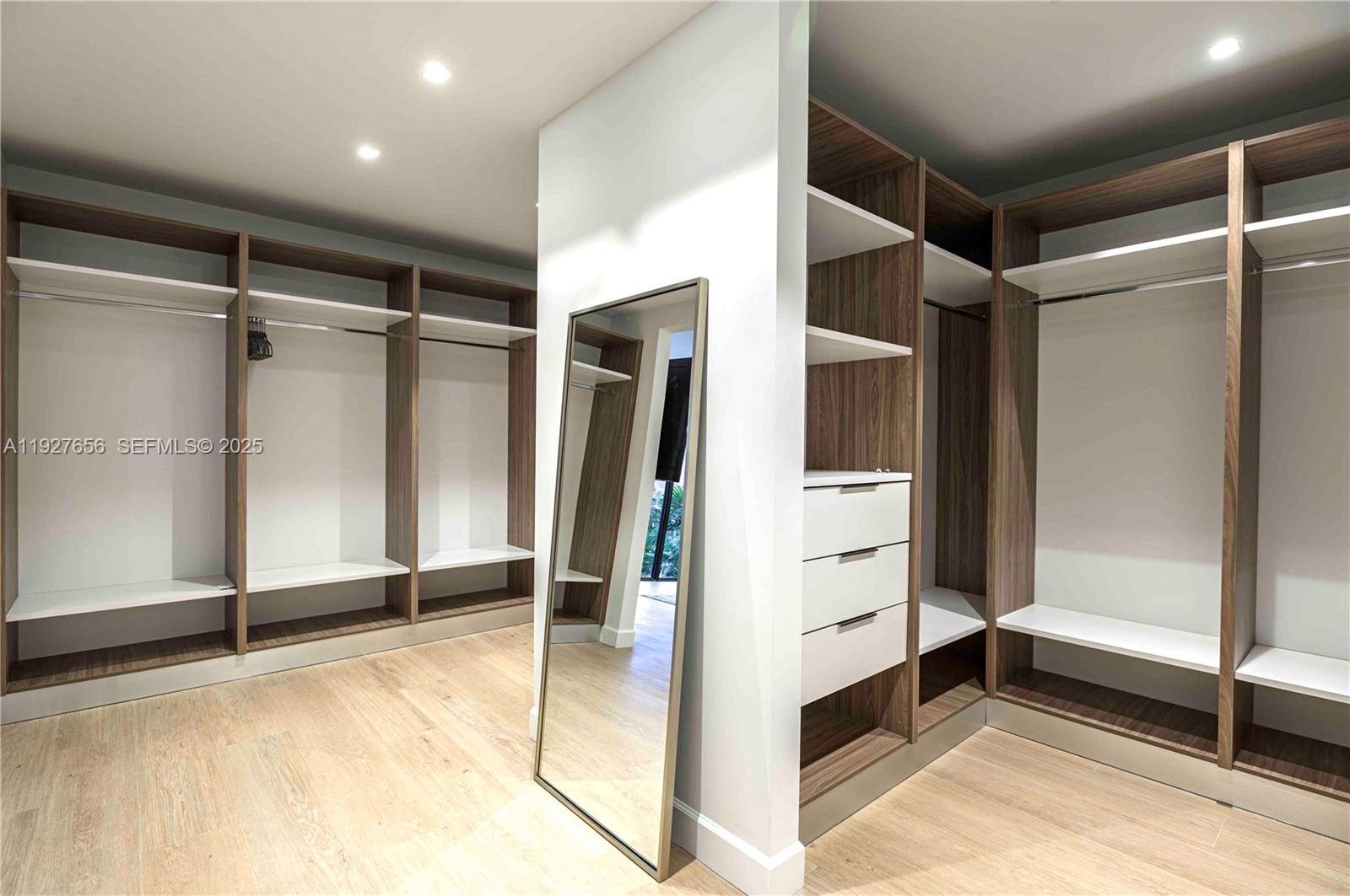 LAUDERDALE HARBORS SECTIO - Residential