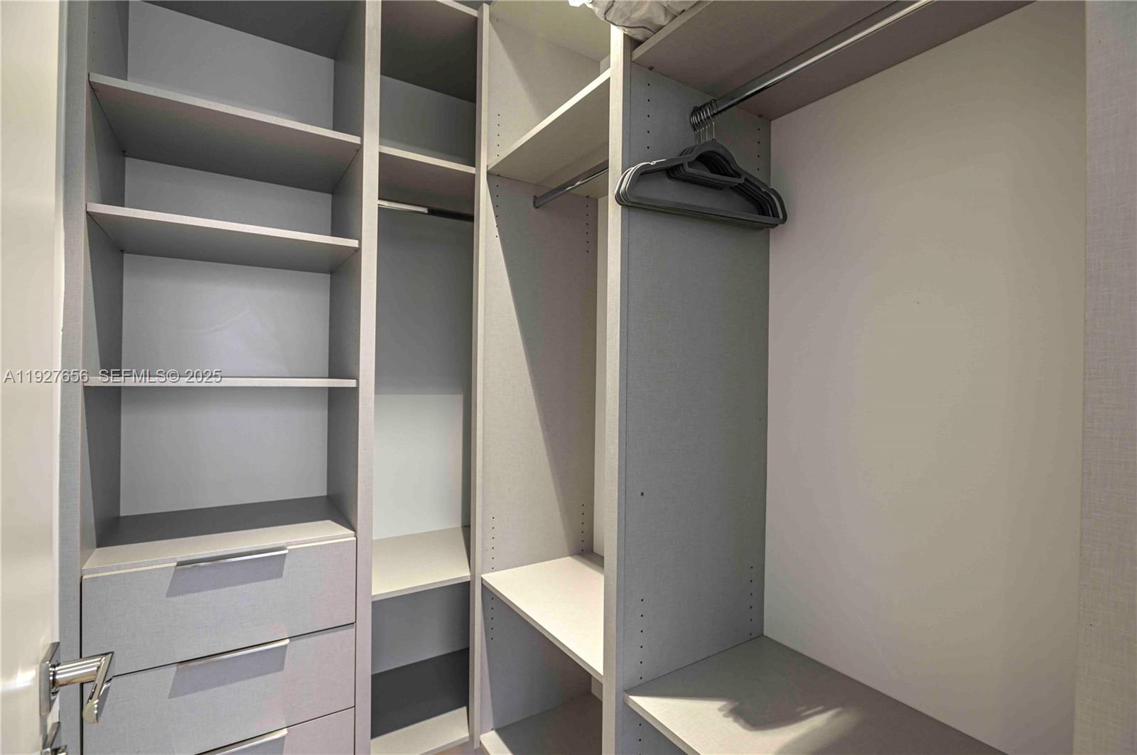 LAUDERDALE HARBORS SECTIO - Residential