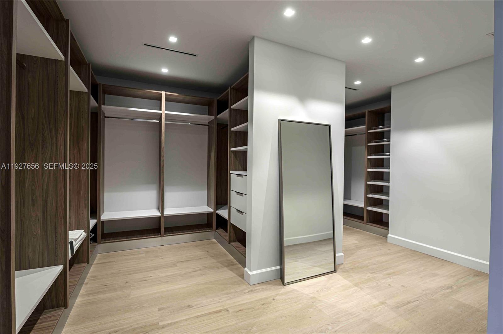 LAUDERDALE HARBORS SECTIO - Residential