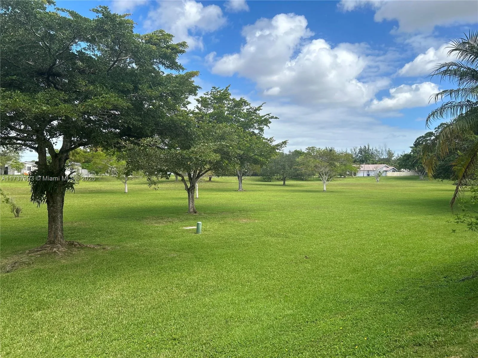 Miami, Florida 33173, United States, 2 Bedrooms Bedrooms, ,3 BathroomsBathrooms,Residential,Active,9911