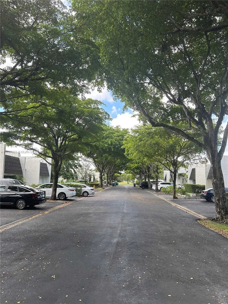 Miami, Florida 33173, United States, 2 Bedrooms Bedrooms, ,3 BathroomsBathrooms,Residential,Active,9911