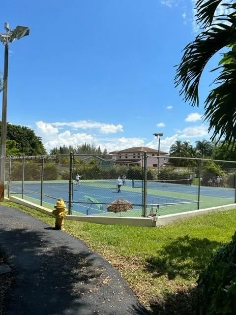 Miami, Florida 33173, United States, 2 Bedrooms Bedrooms, ,3 BathroomsBathrooms,Residential,Active,9911
